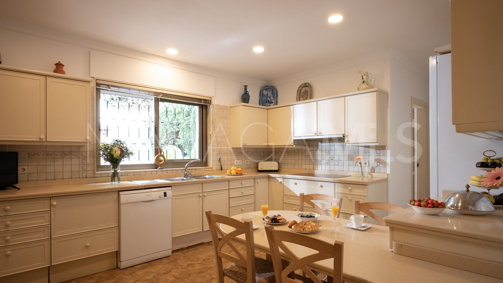 Villa for sale in Los Monteros Playa