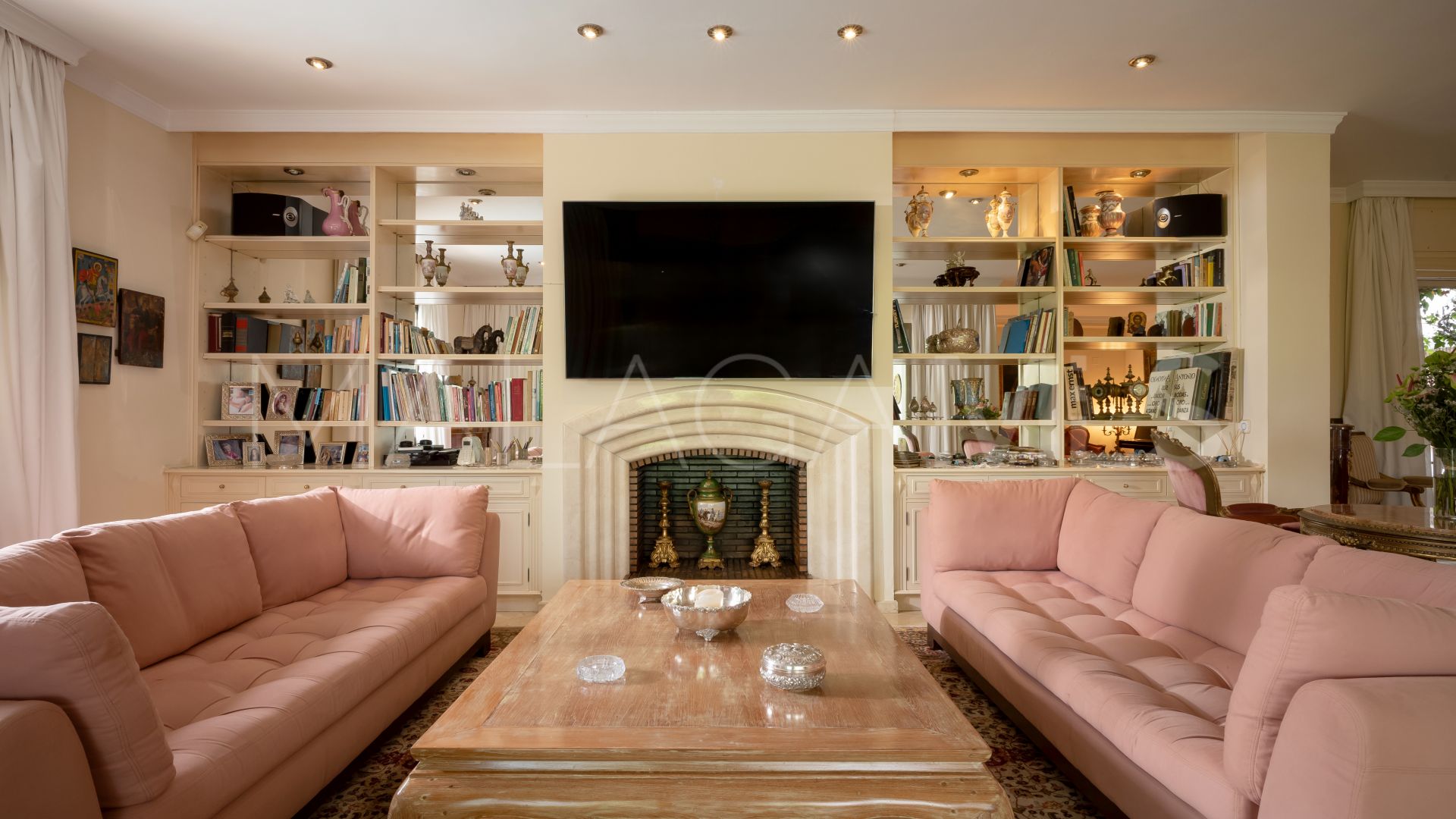 Villa for sale in Los Monteros Playa