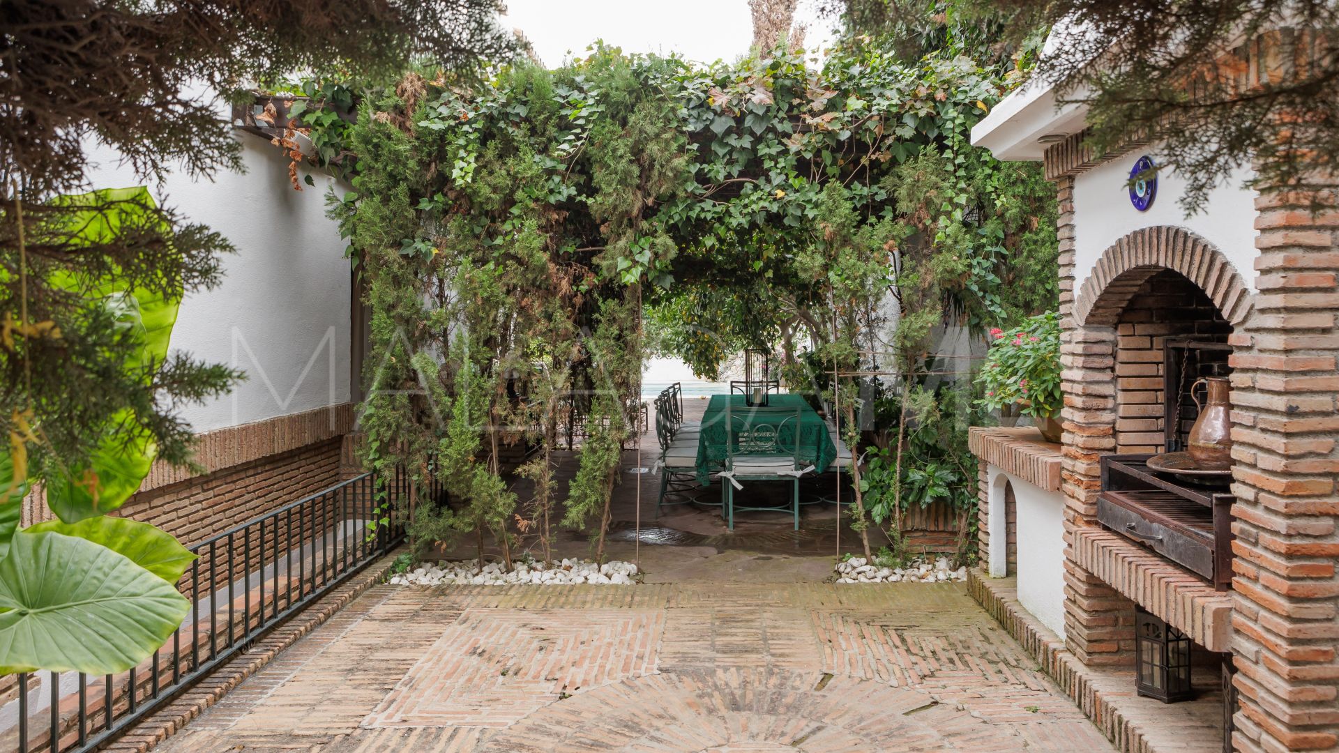 Villa for sale in Los Monteros Playa