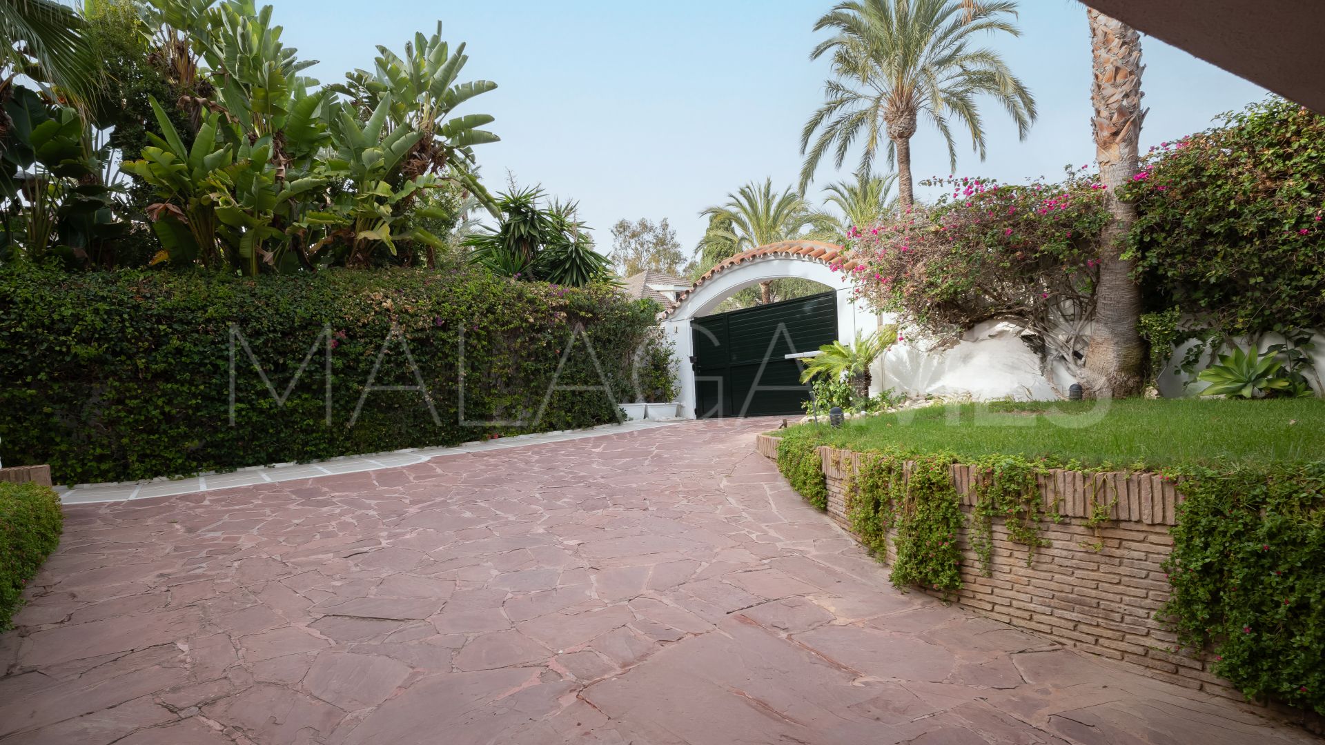 Villa for sale in Los Monteros Playa