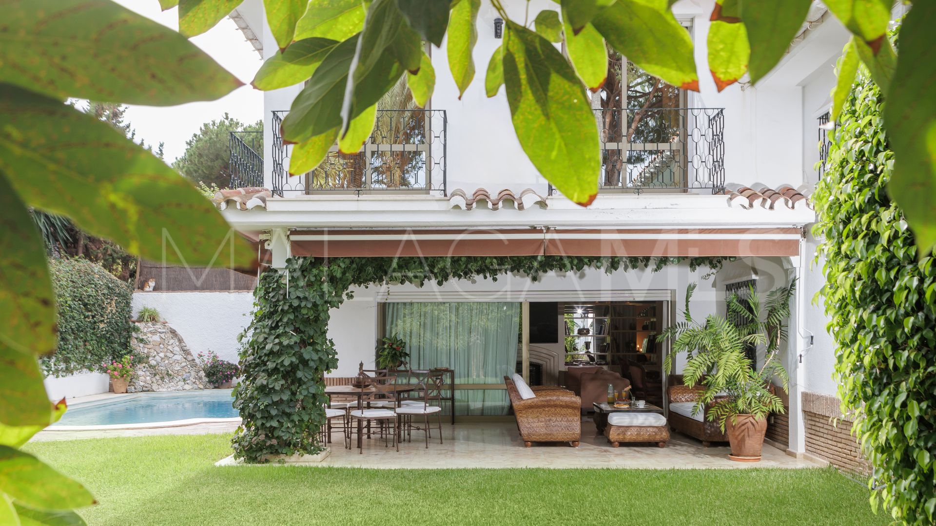 Villa for sale in Los Monteros Playa