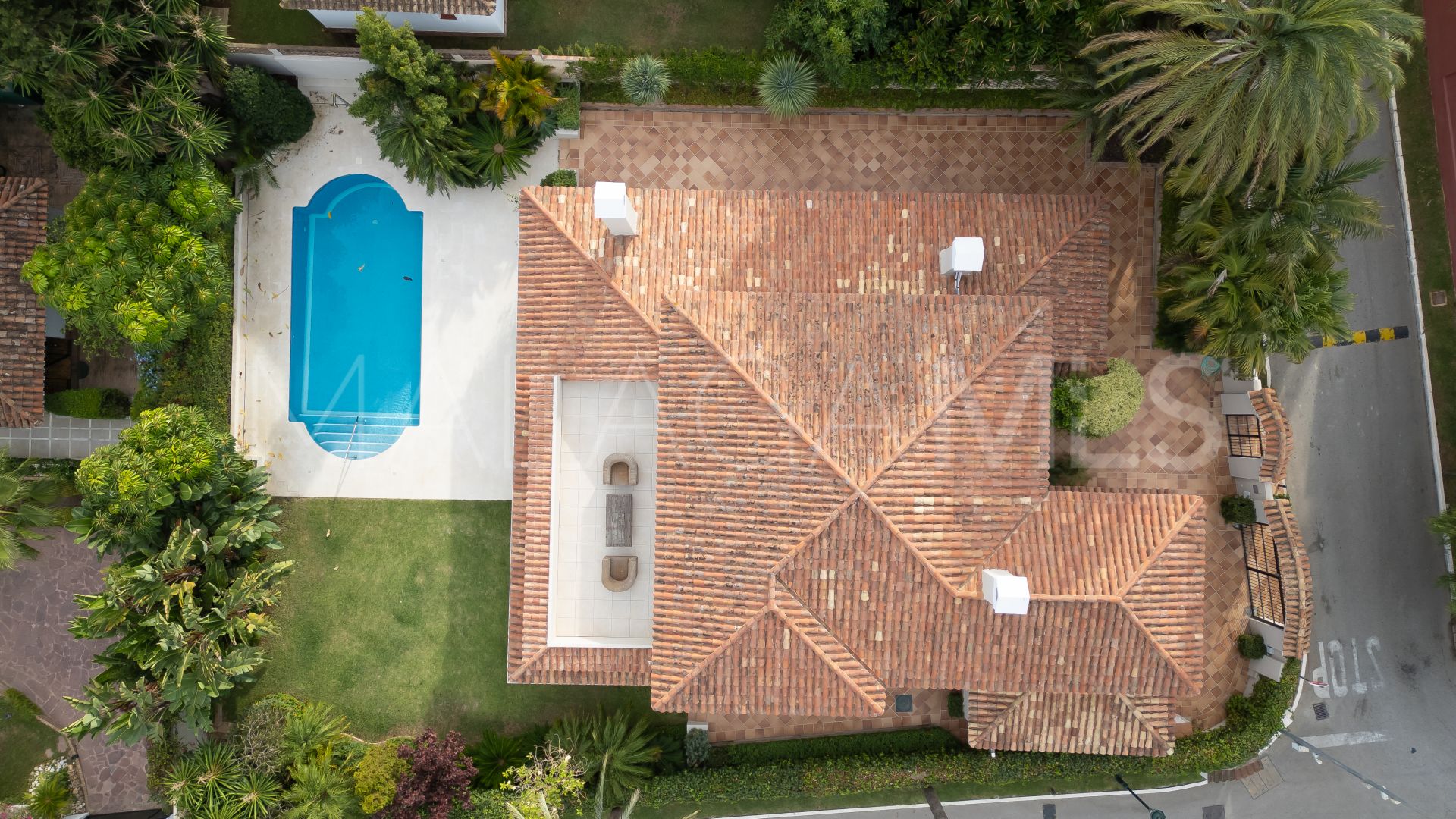 Villa for sale in Los Monteros Playa