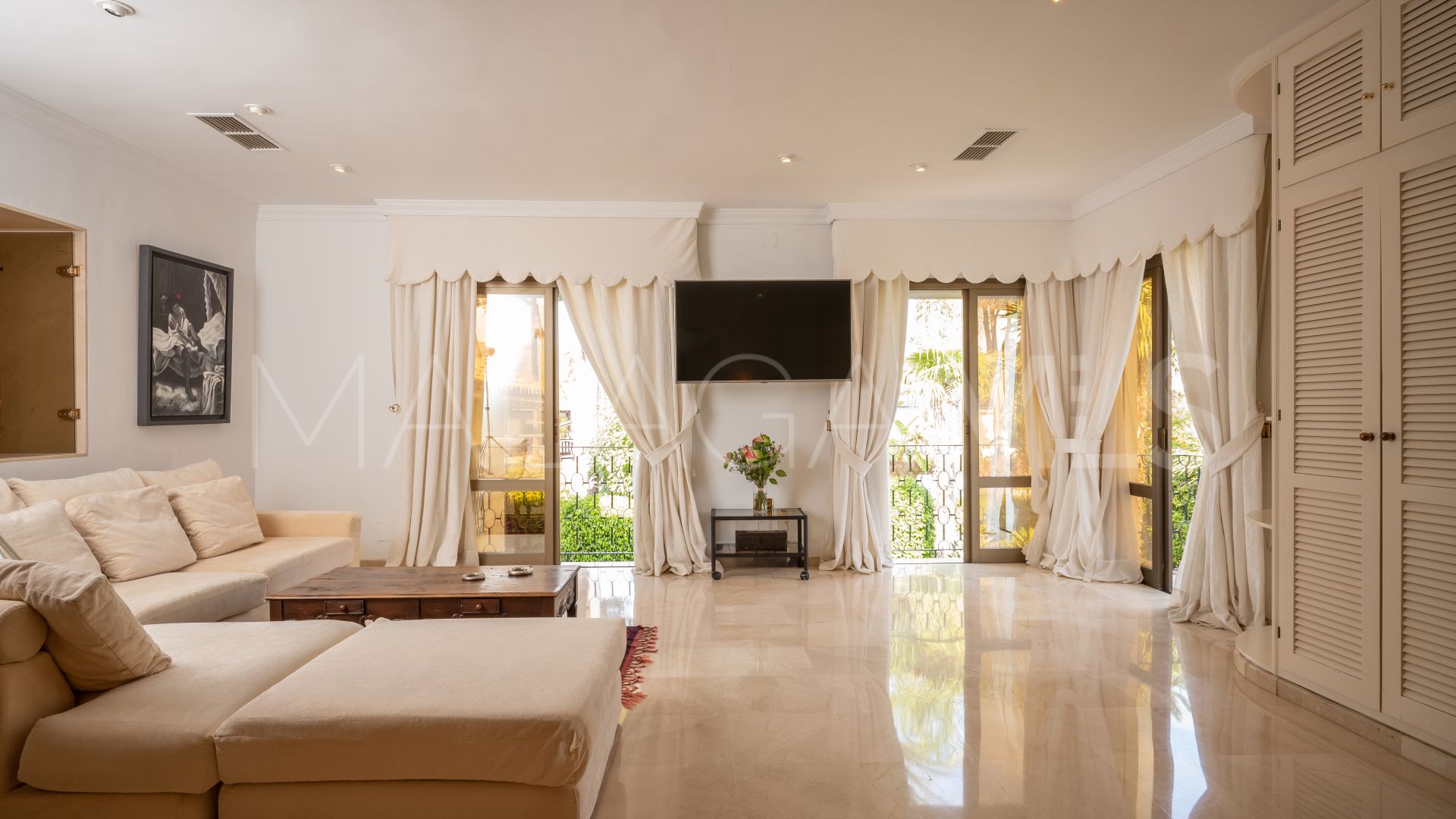 Villa for sale in Los Monteros Playa