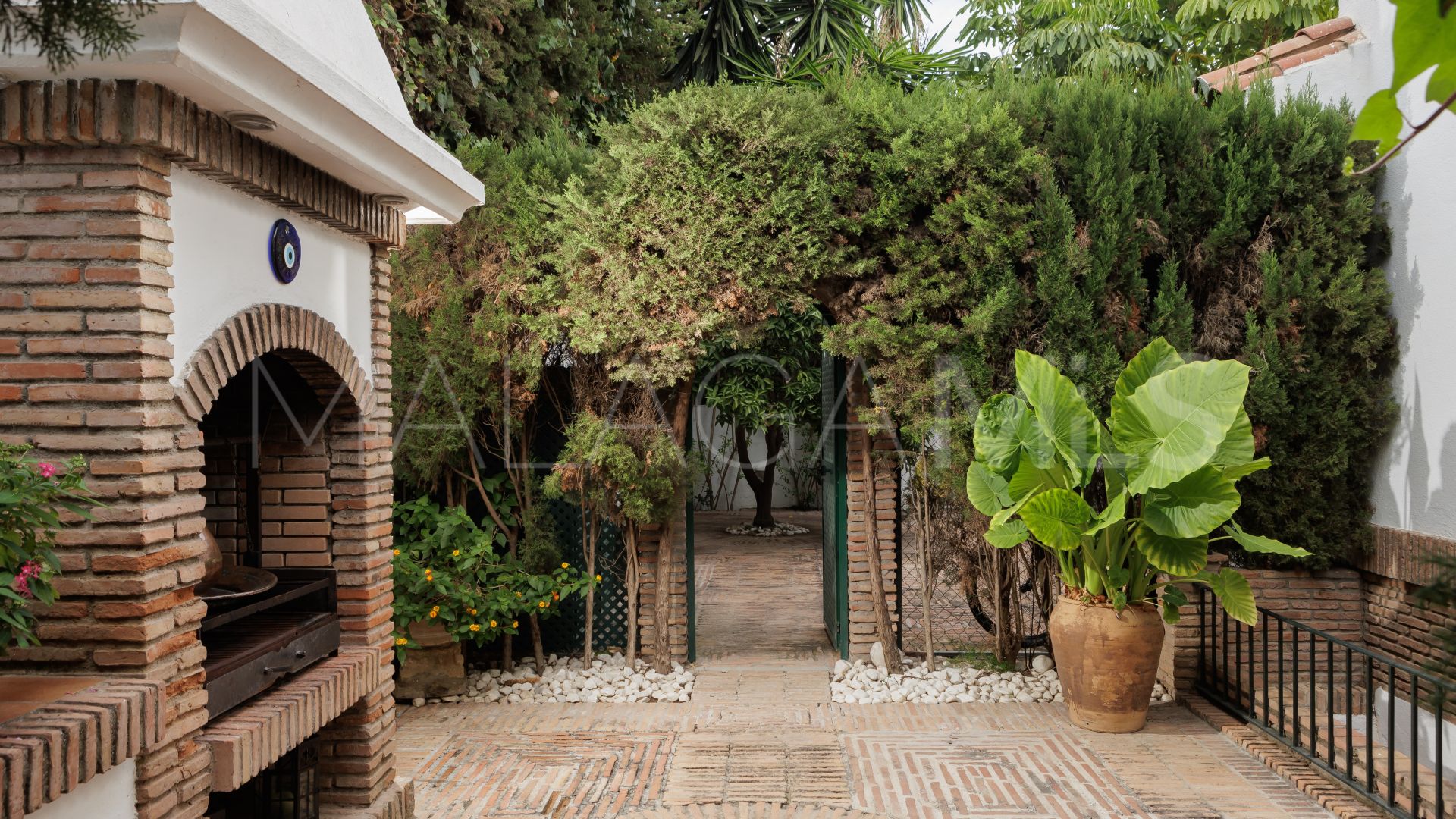 Villa for sale in Los Monteros Playa