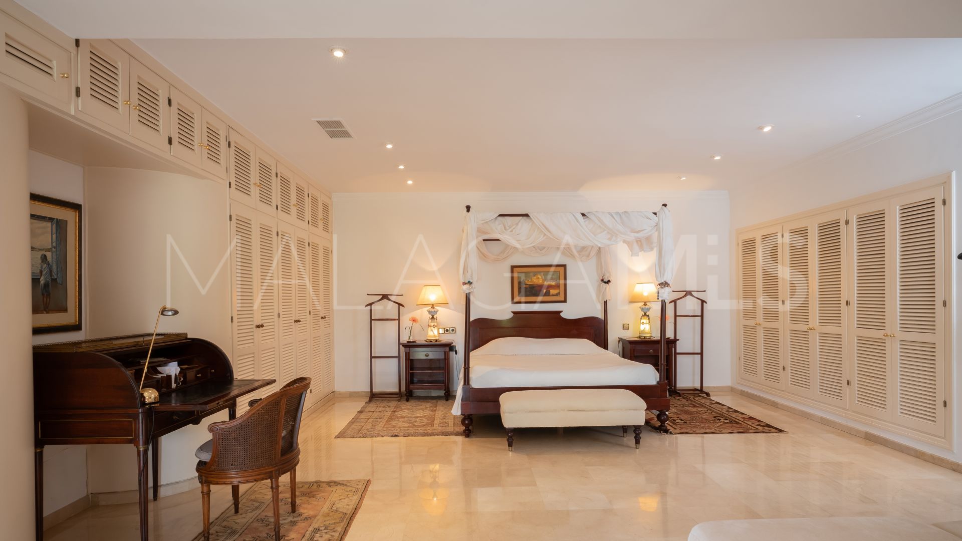 Villa for sale in Los Monteros Playa