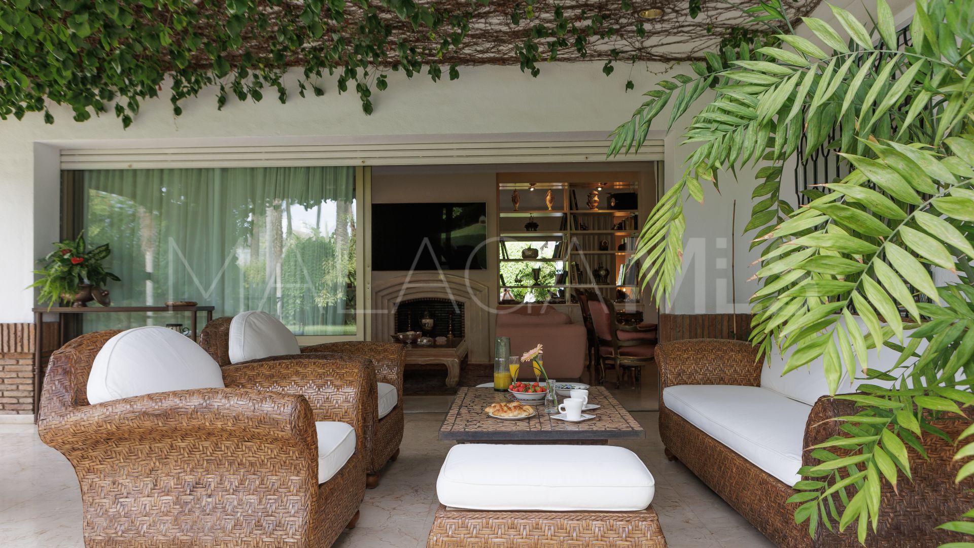 Villa for sale in Los Monteros Playa