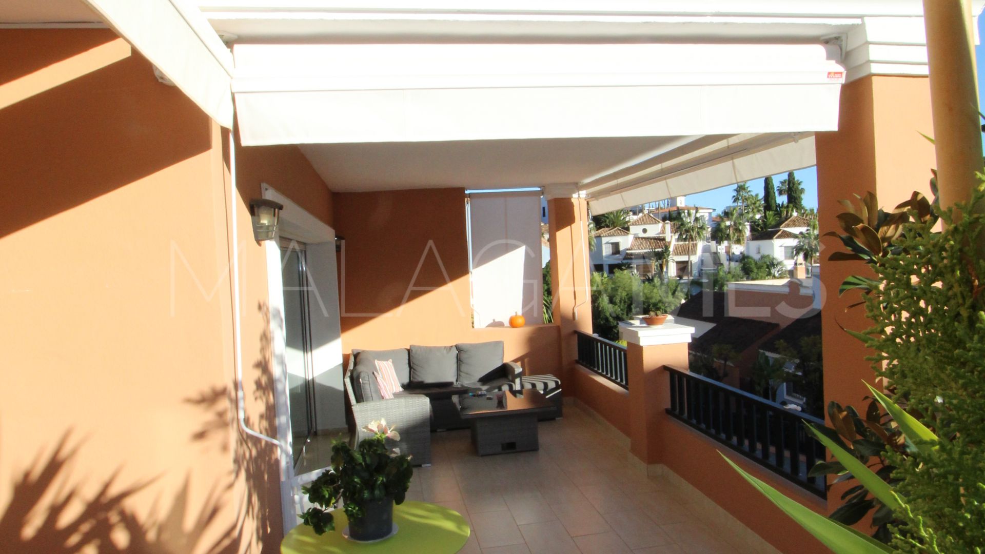 For sale town house with 4 bedrooms in Nueva Andalucia