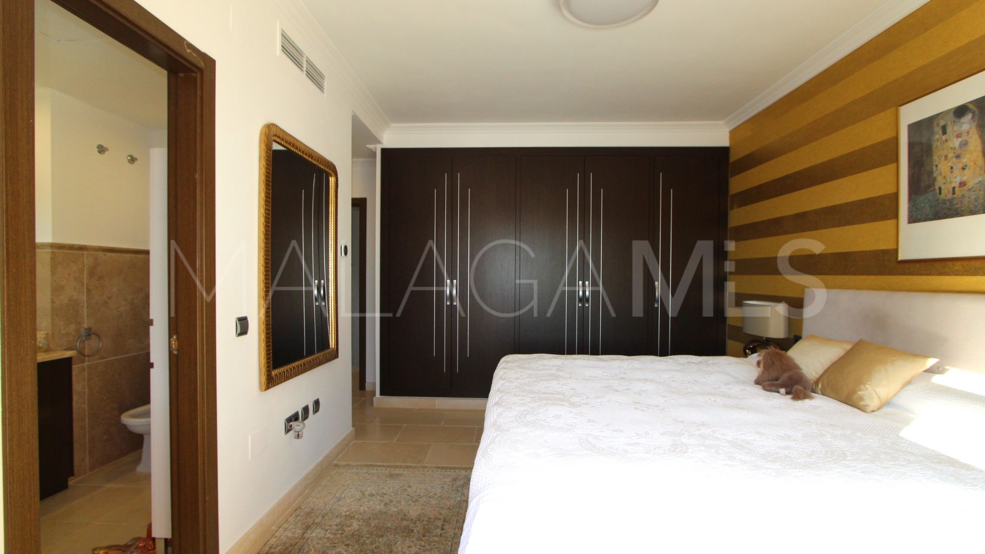 For sale town house with 4 bedrooms in Nueva Andalucia