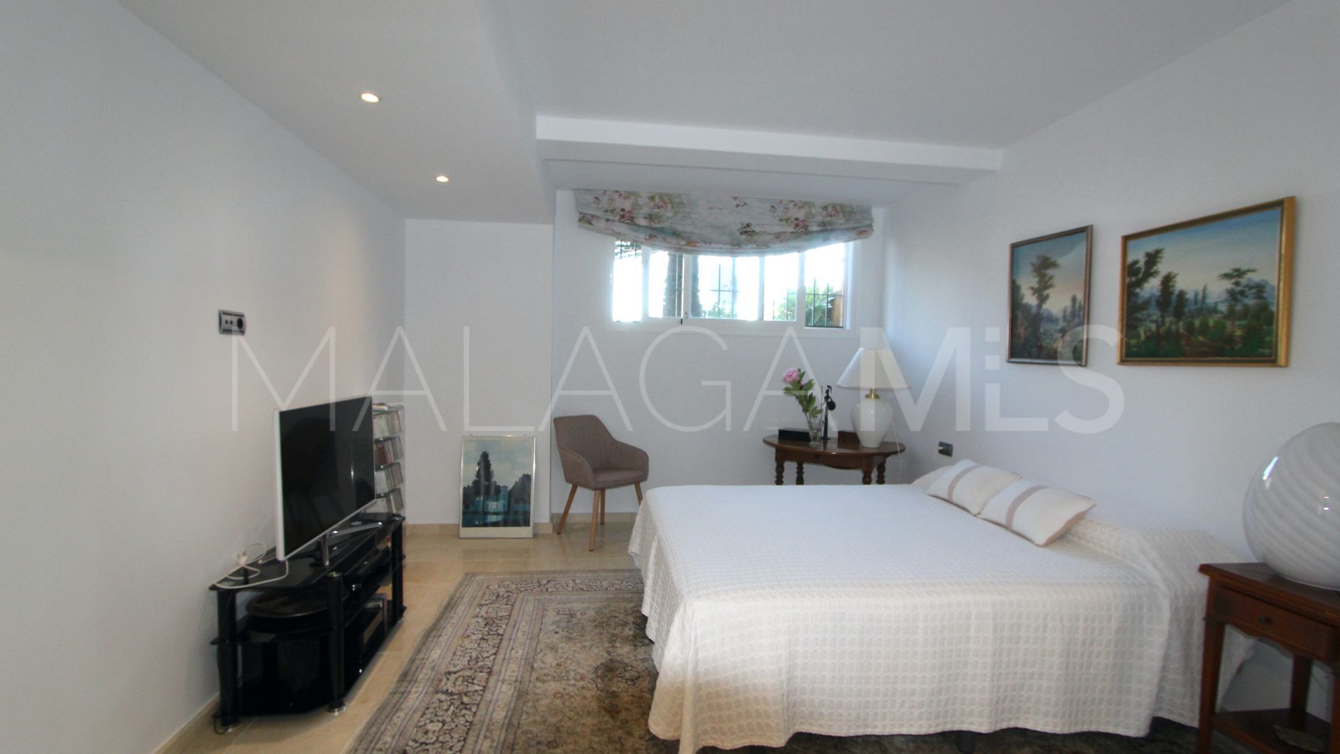 For sale town house with 4 bedrooms in Nueva Andalucia