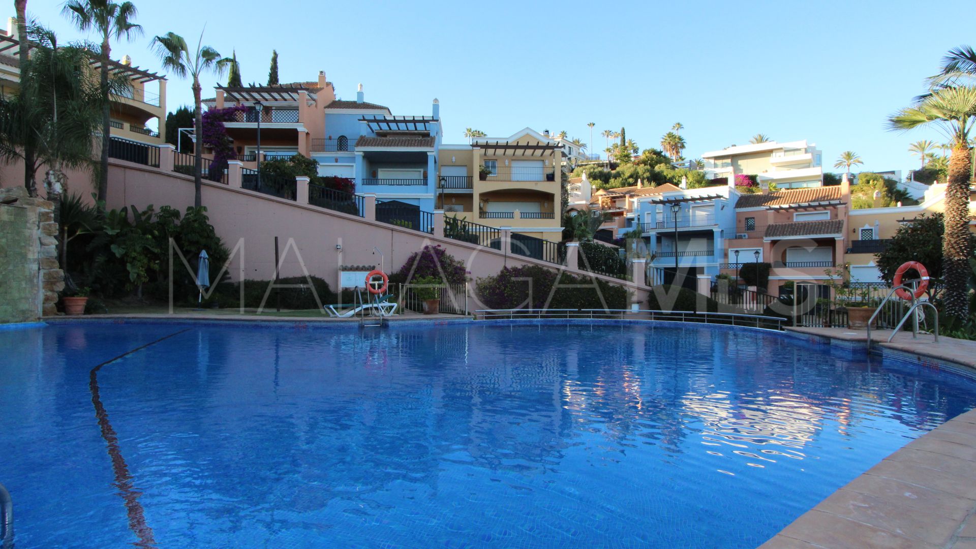 For sale town house with 4 bedrooms in Nueva Andalucia