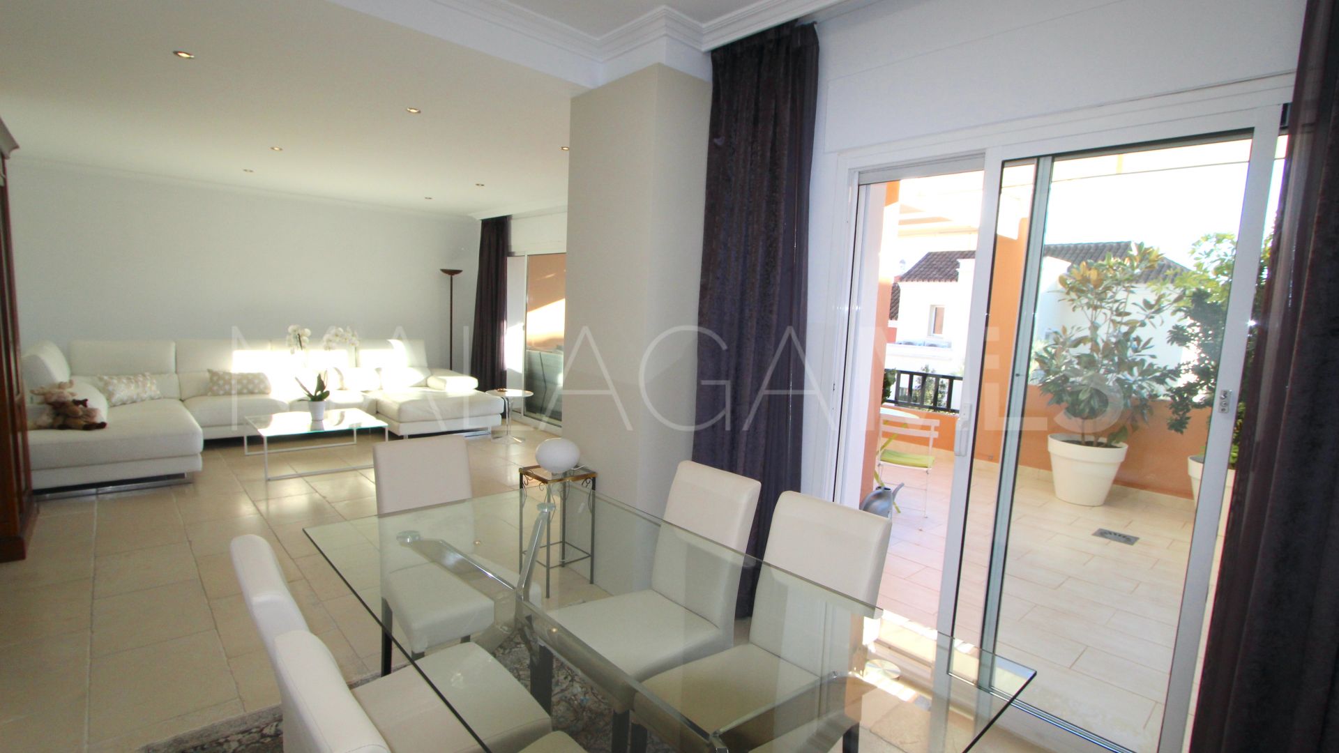 For sale town house with 4 bedrooms in Nueva Andalucia