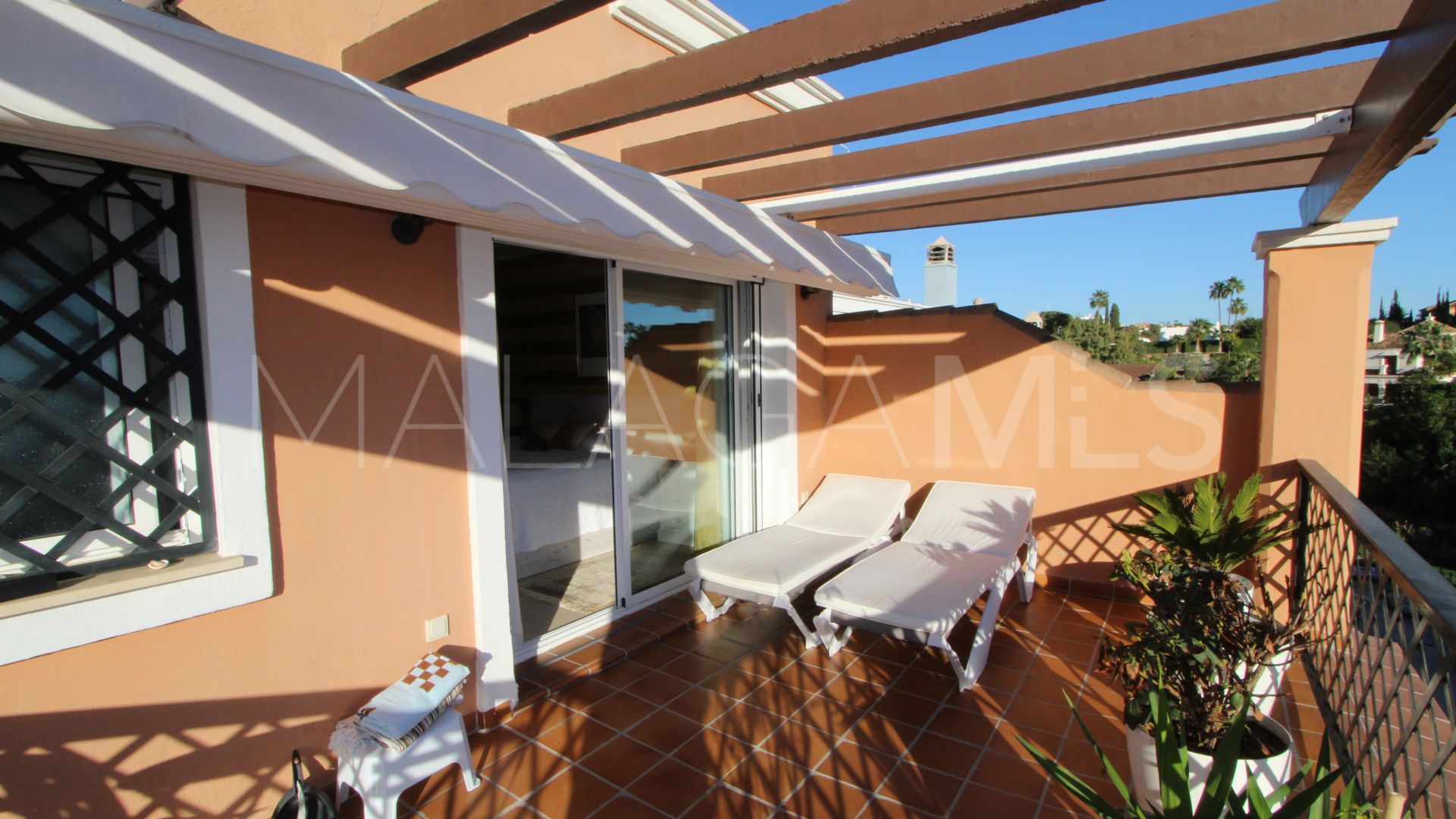 For sale town house with 4 bedrooms in Nueva Andalucia