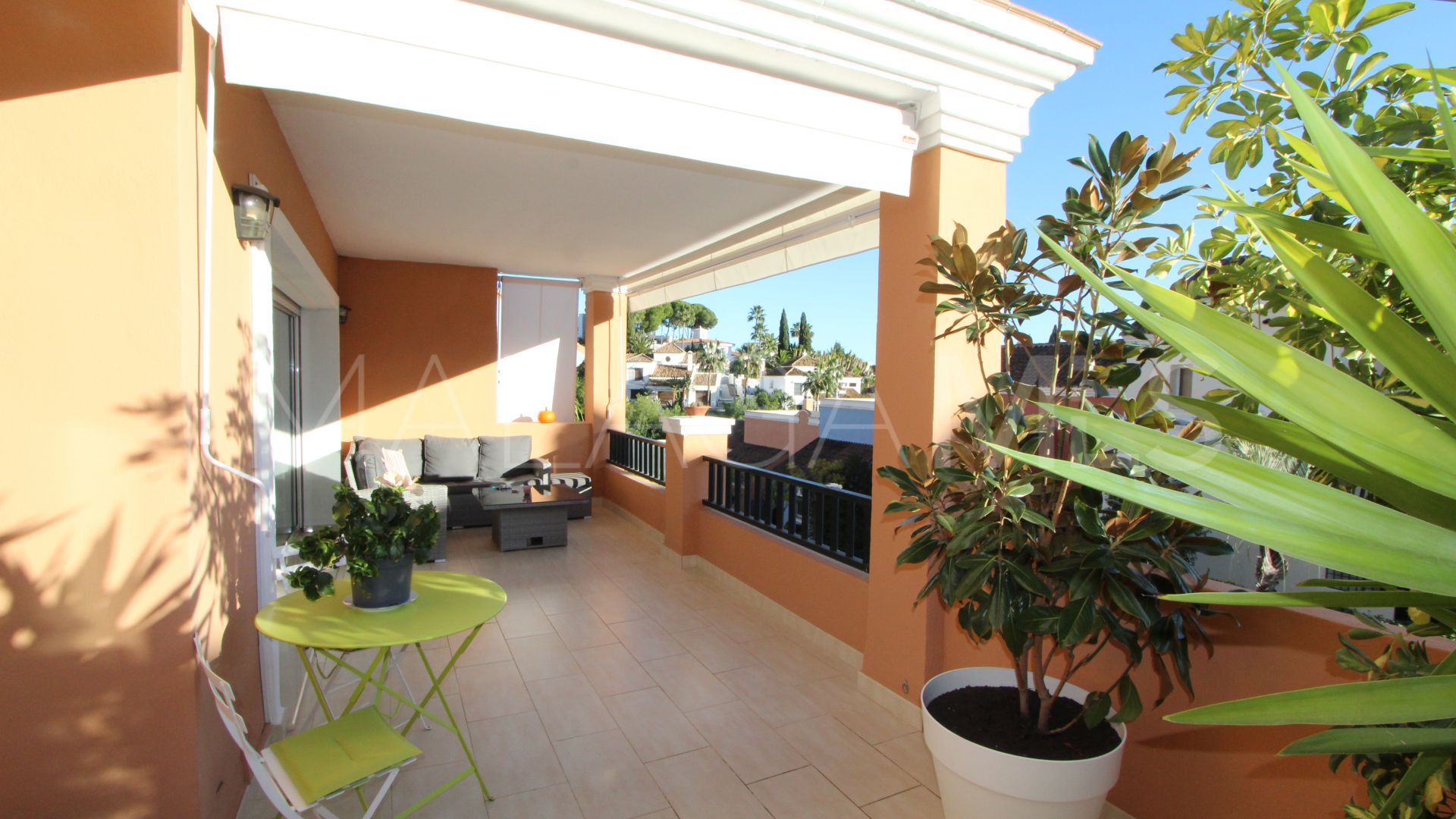 For sale town house with 4 bedrooms in Nueva Andalucia