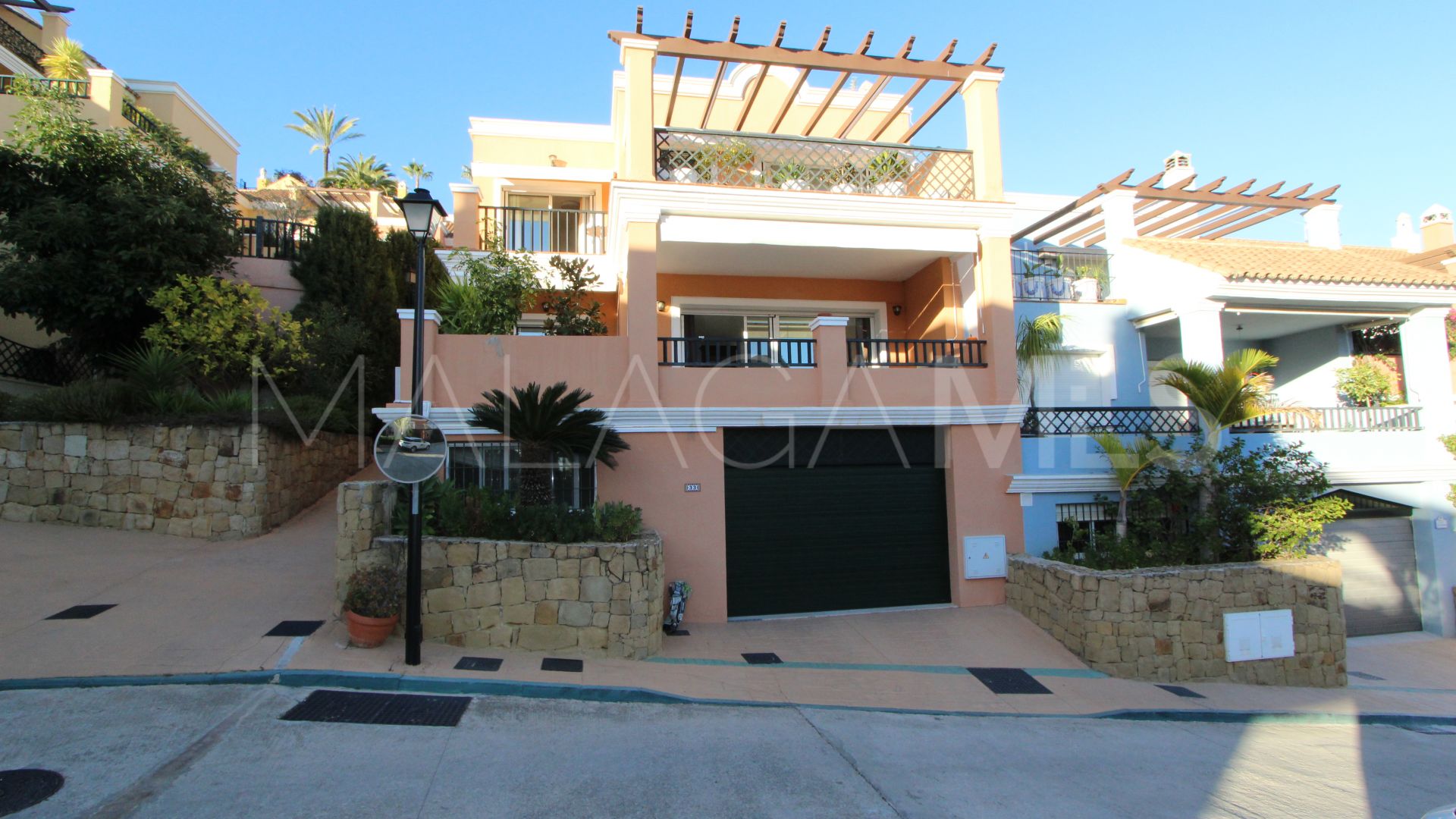 For sale town house with 4 bedrooms in Nueva Andalucia