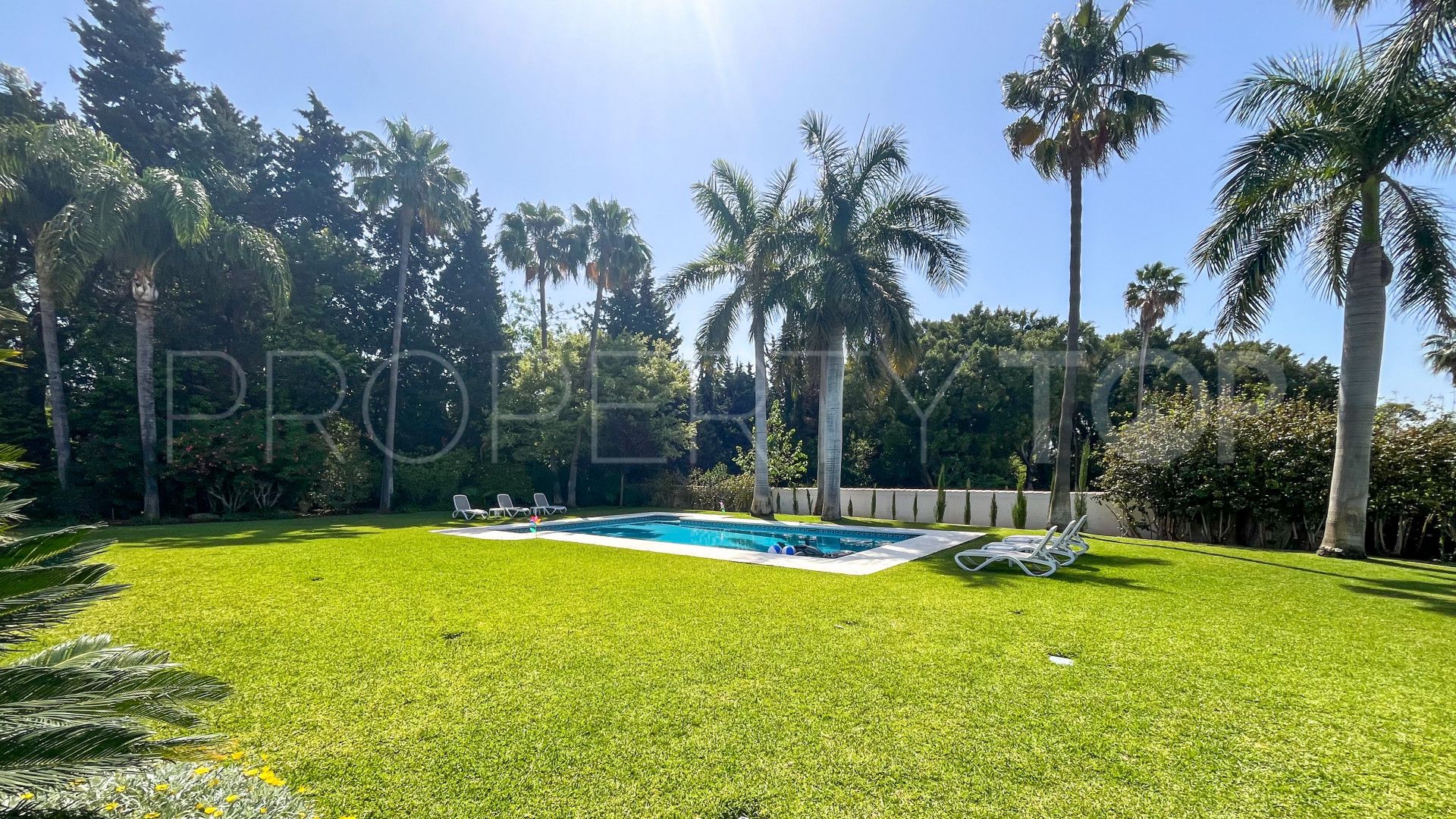 Villa en venta en Guadalmina Baja de 8 dormitorios