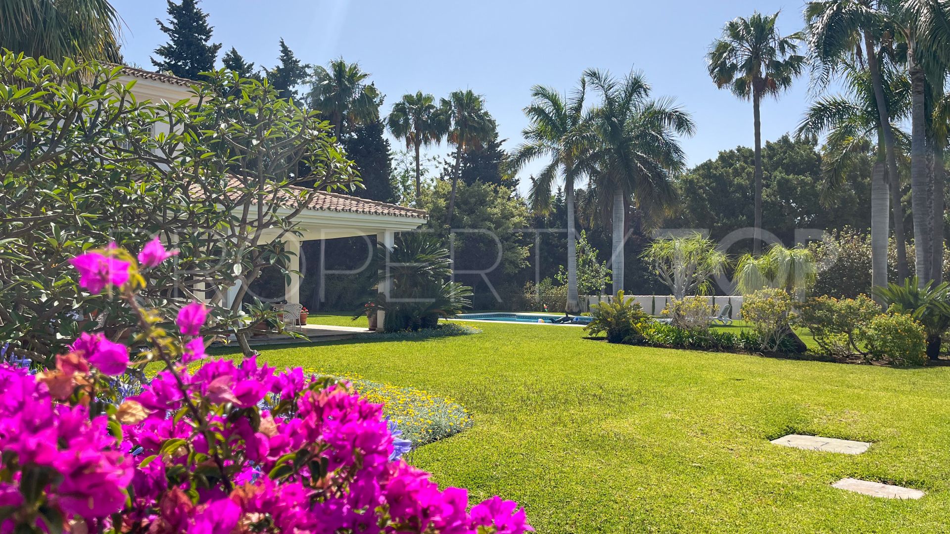 Villa en venta en Guadalmina Baja de 8 dormitorios