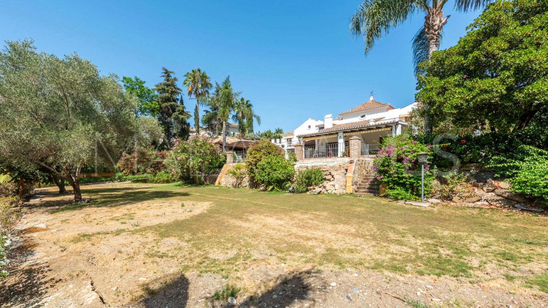 Villa for sale in El Paraiso