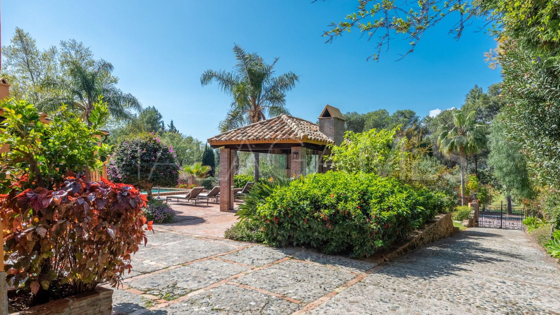 Villa for sale in El Paraiso