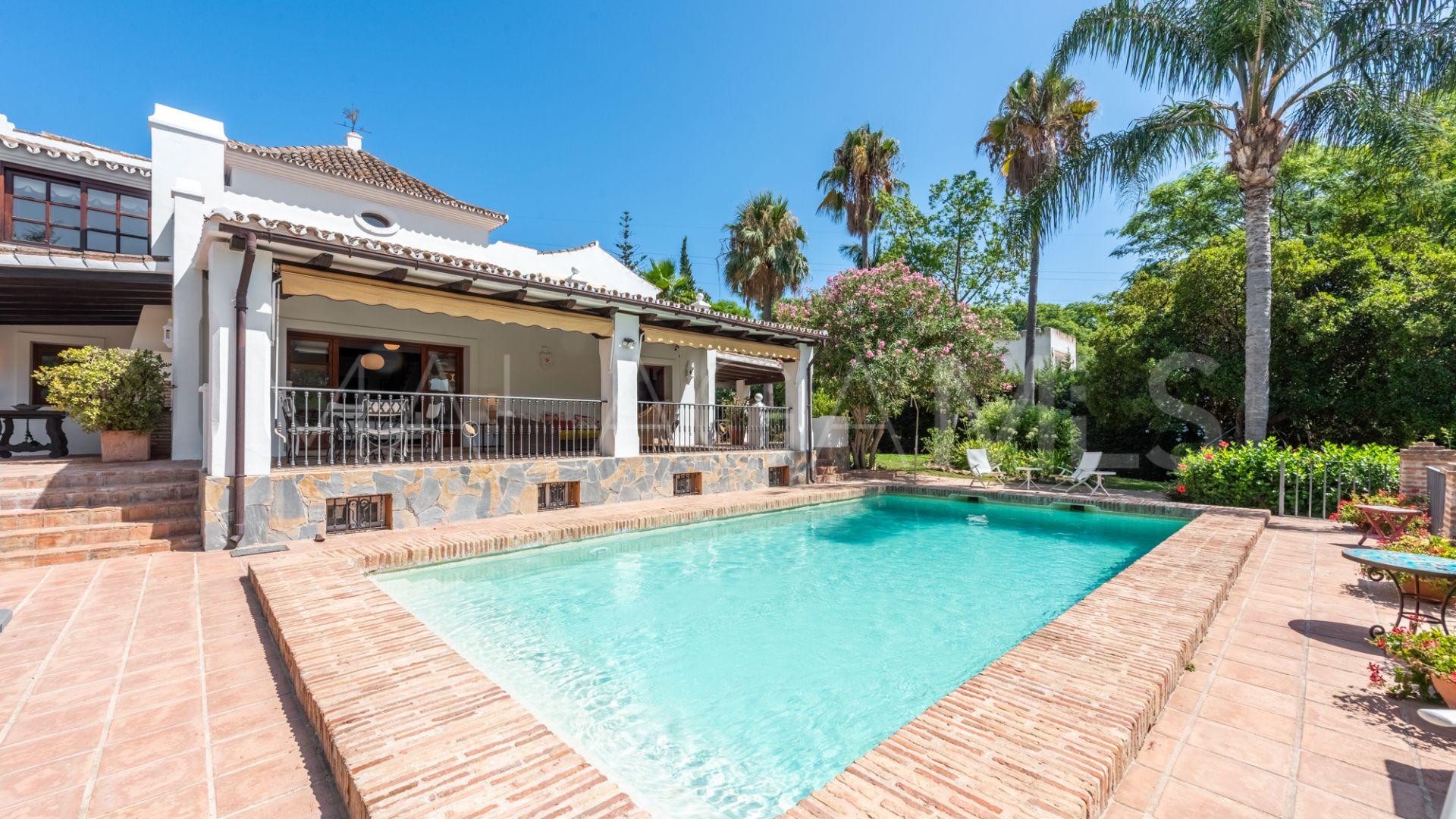 Villa for sale in El Paraiso