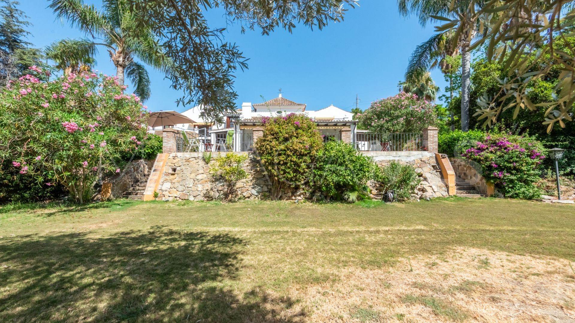 Villa for sale in El Paraiso