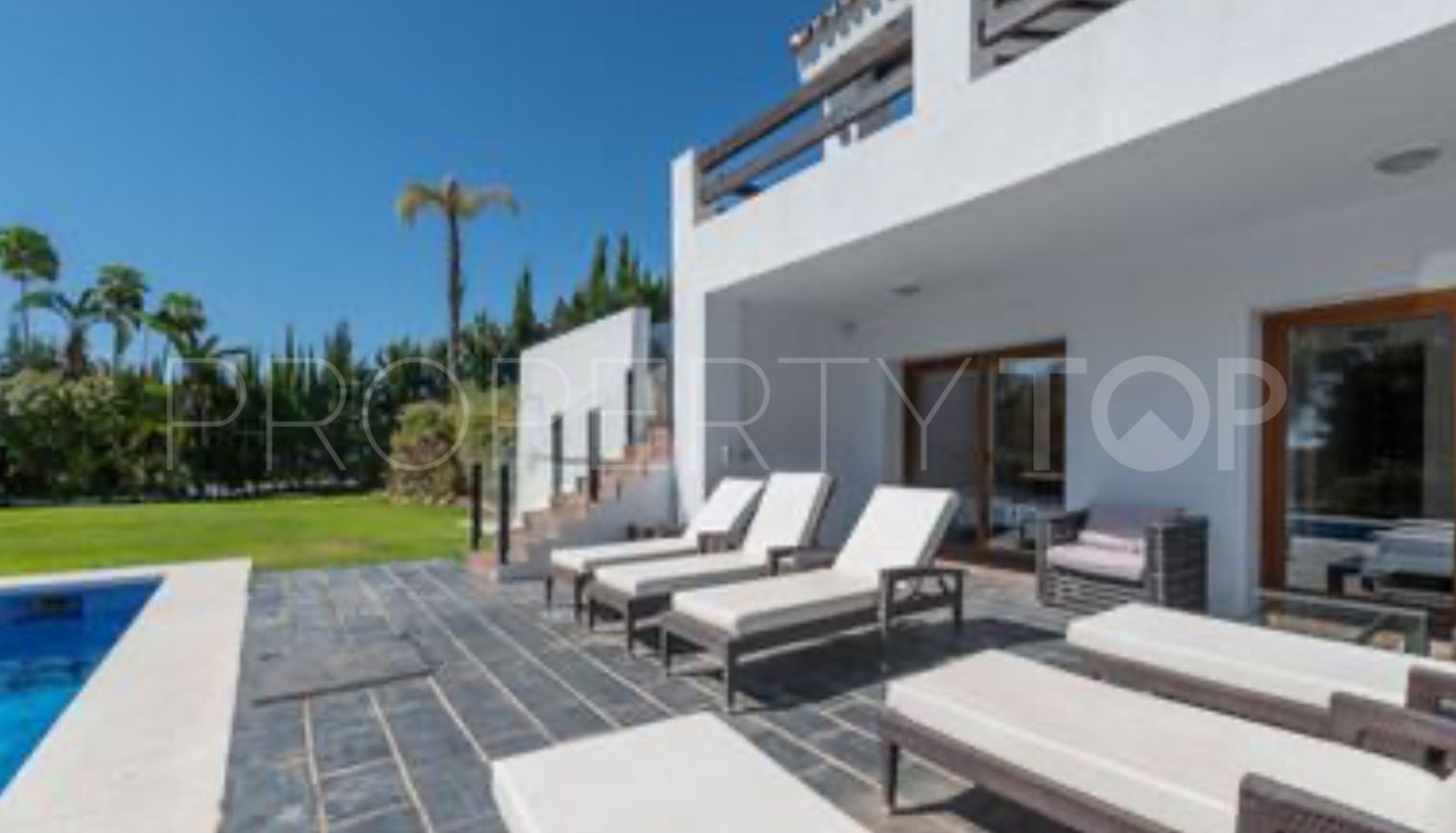 4 bedrooms villa in New Golden Mile for sale