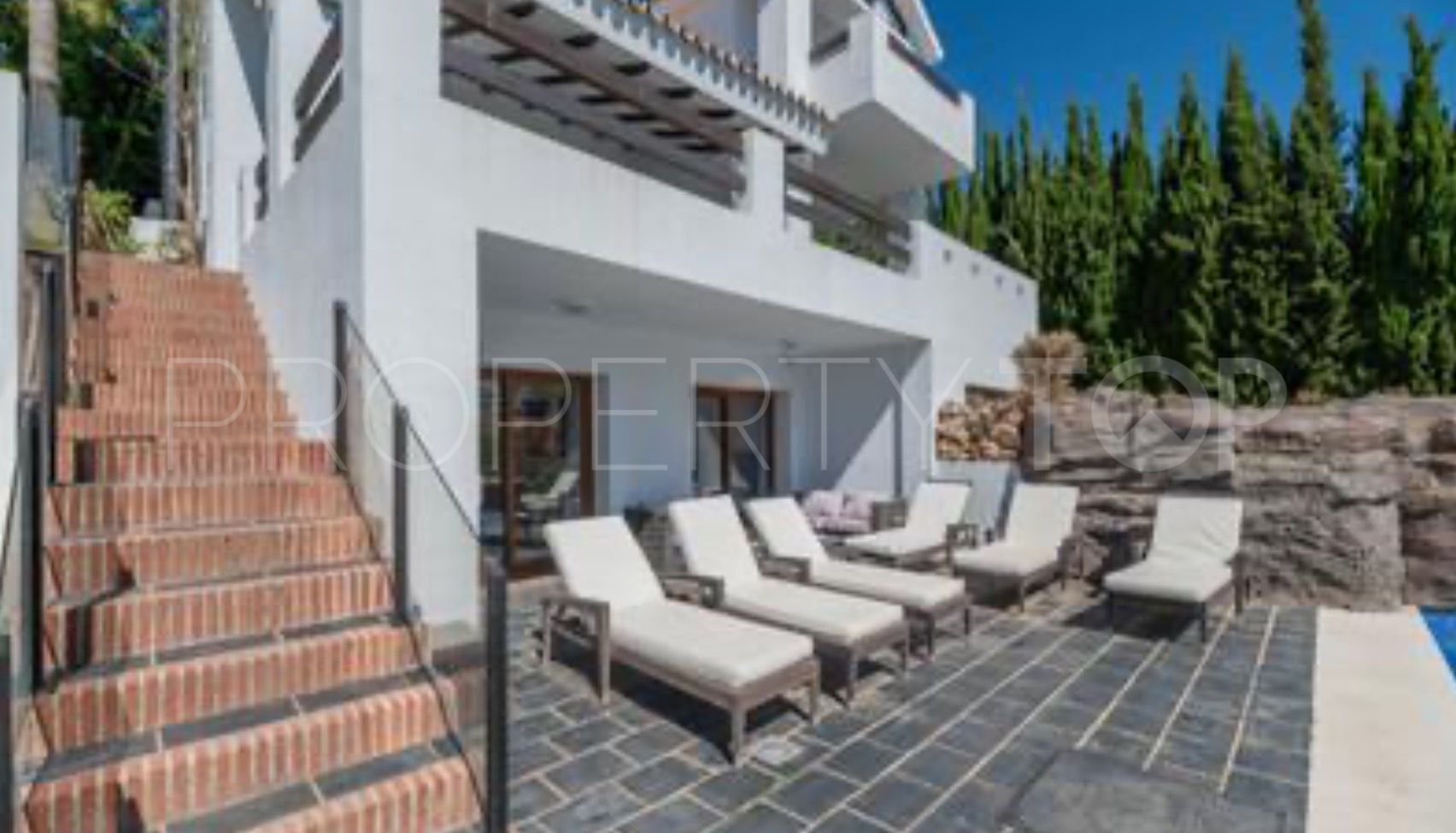 4 bedrooms villa in New Golden Mile for sale