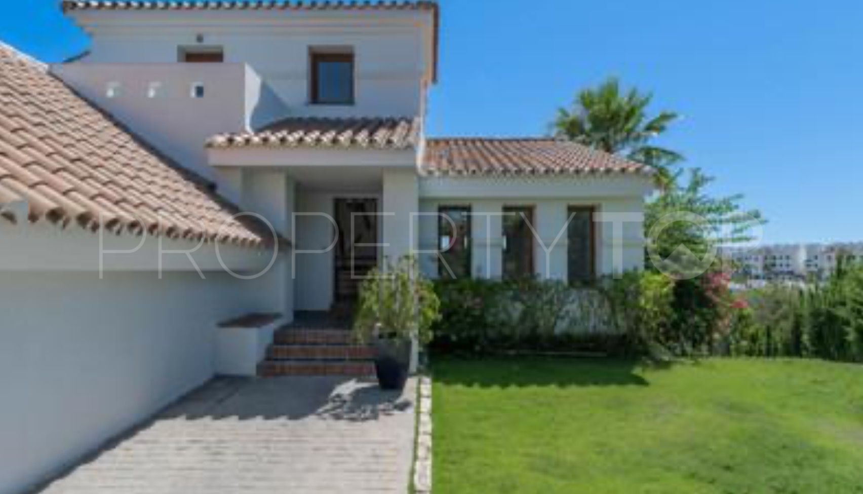 4 bedrooms villa in New Golden Mile for sale