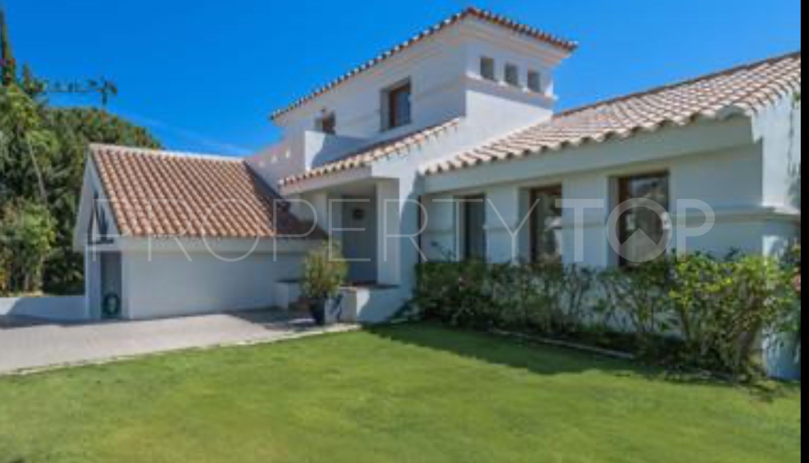 4 bedrooms villa in New Golden Mile for sale