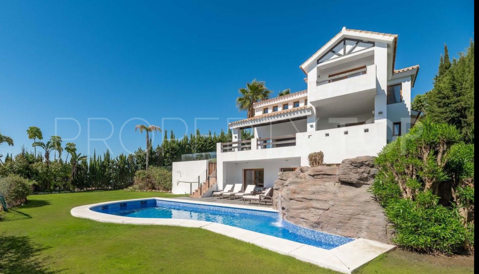 4 bedrooms villa in New Golden Mile for sale