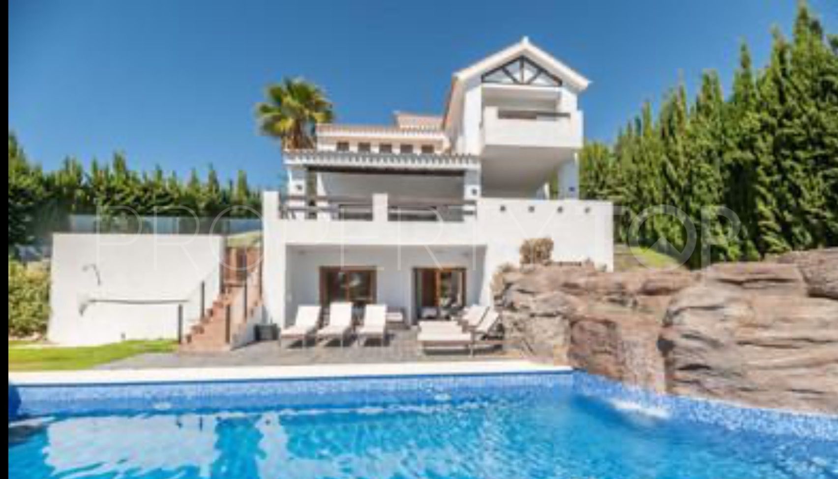 4 bedrooms villa in New Golden Mile for sale