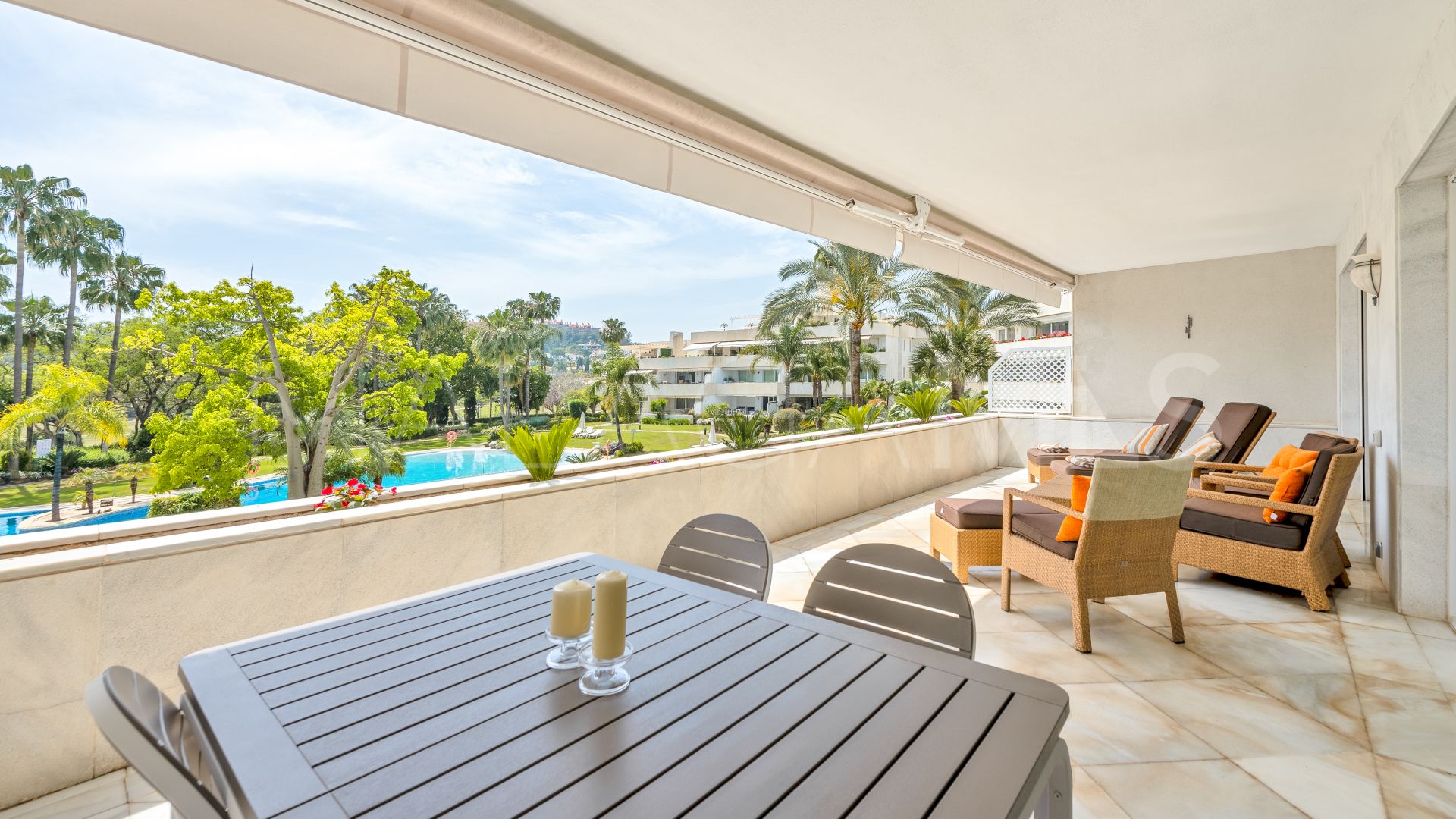 For sale apartment with 3 bedrooms in Las Brisas del Golf