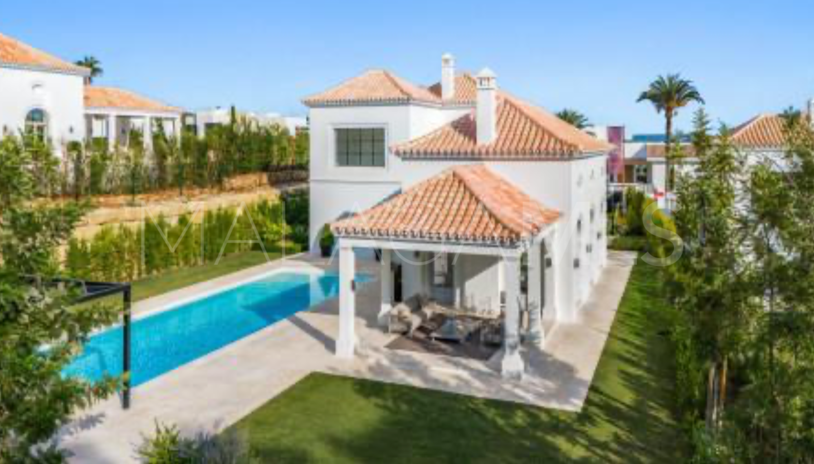 Villa for sale in Nueva Andalucia