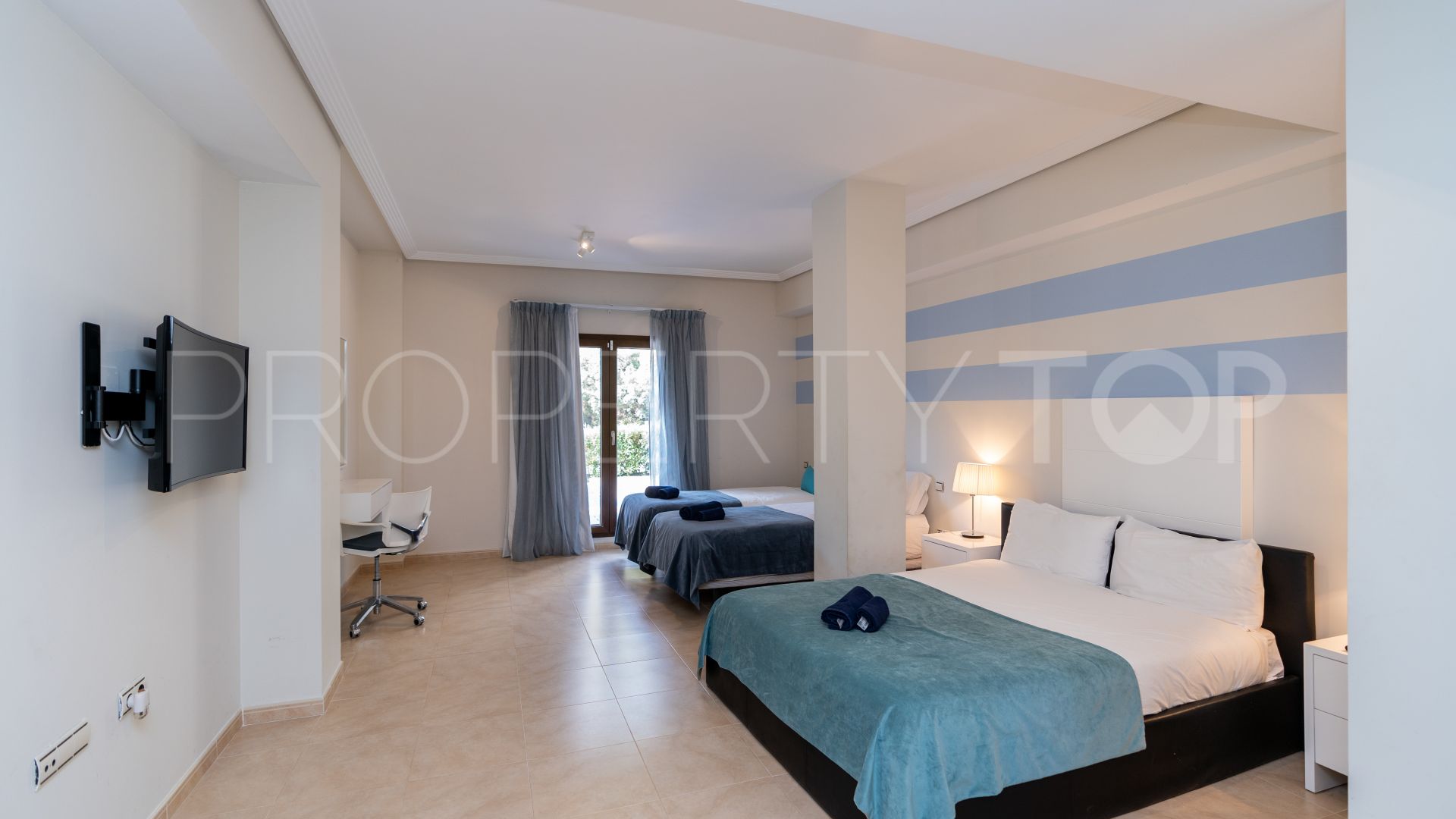 For sale 4 bedrooms villa in Benahavis Hills Country Club