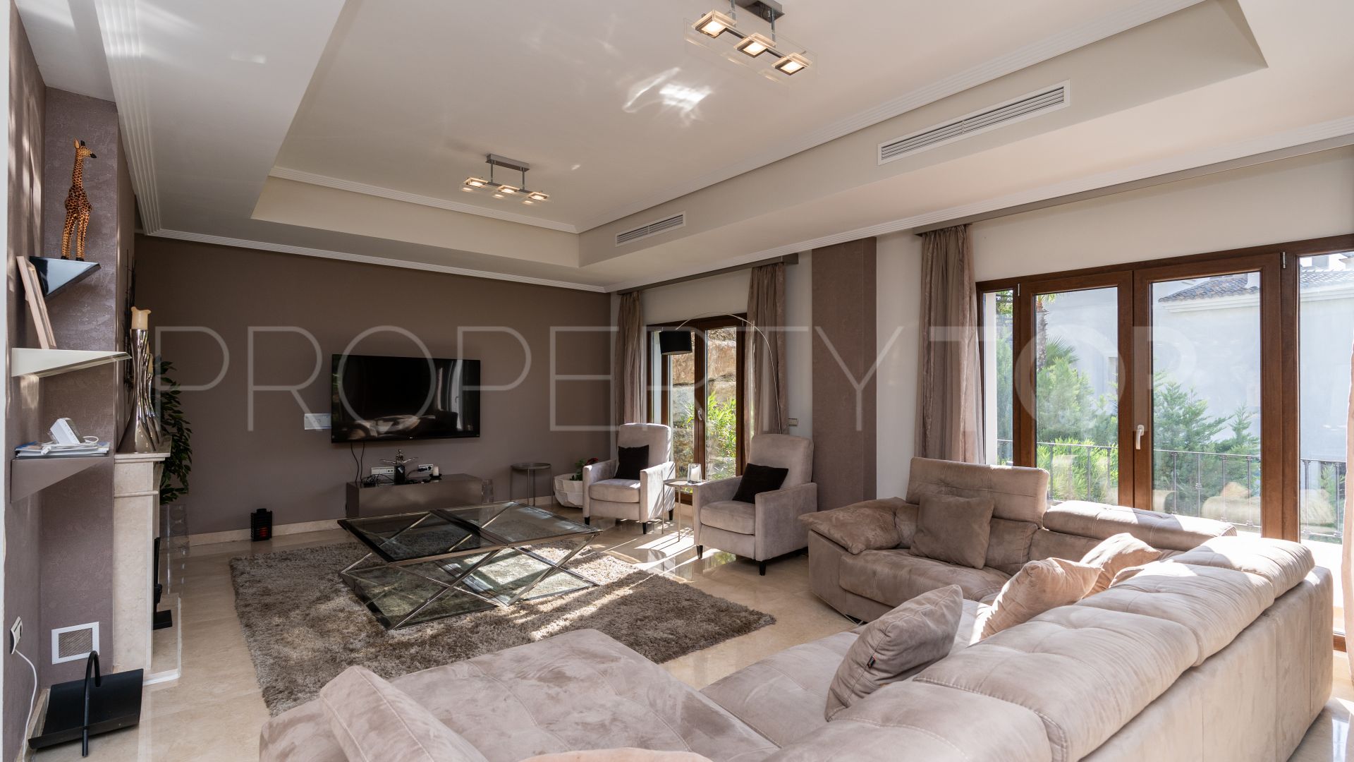 For sale 4 bedrooms villa in Benahavis Hills Country Club