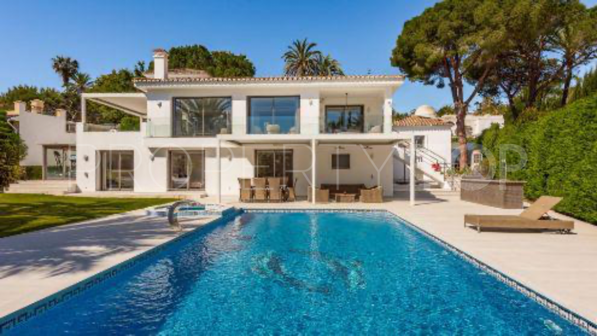 Comprar villa en Nueva Andalucia