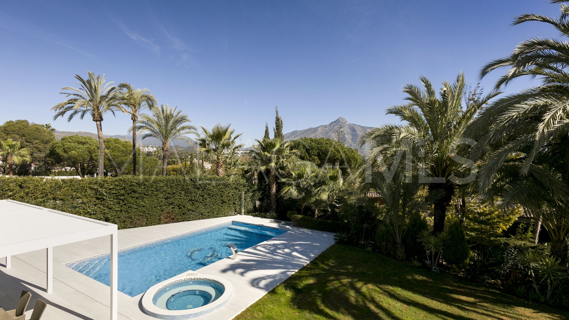 For sale Nueva Andalucia villa