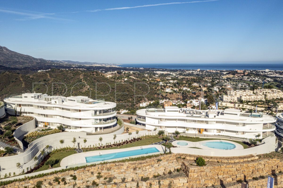 For sale 3 bedrooms penthouse in Benahavis Hills Country Club