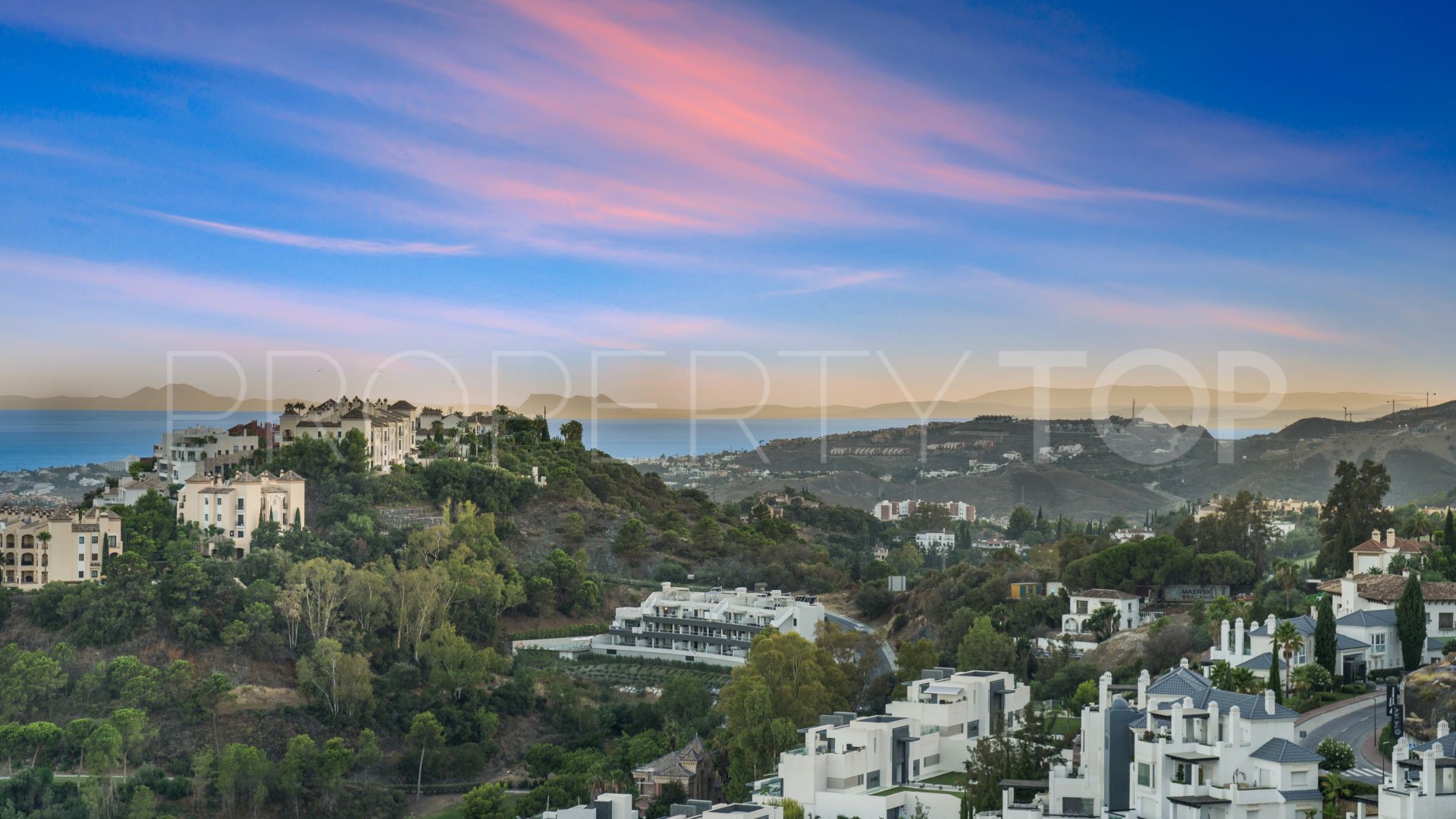 For sale 3 bedrooms penthouse in Benahavis Hills Country Club