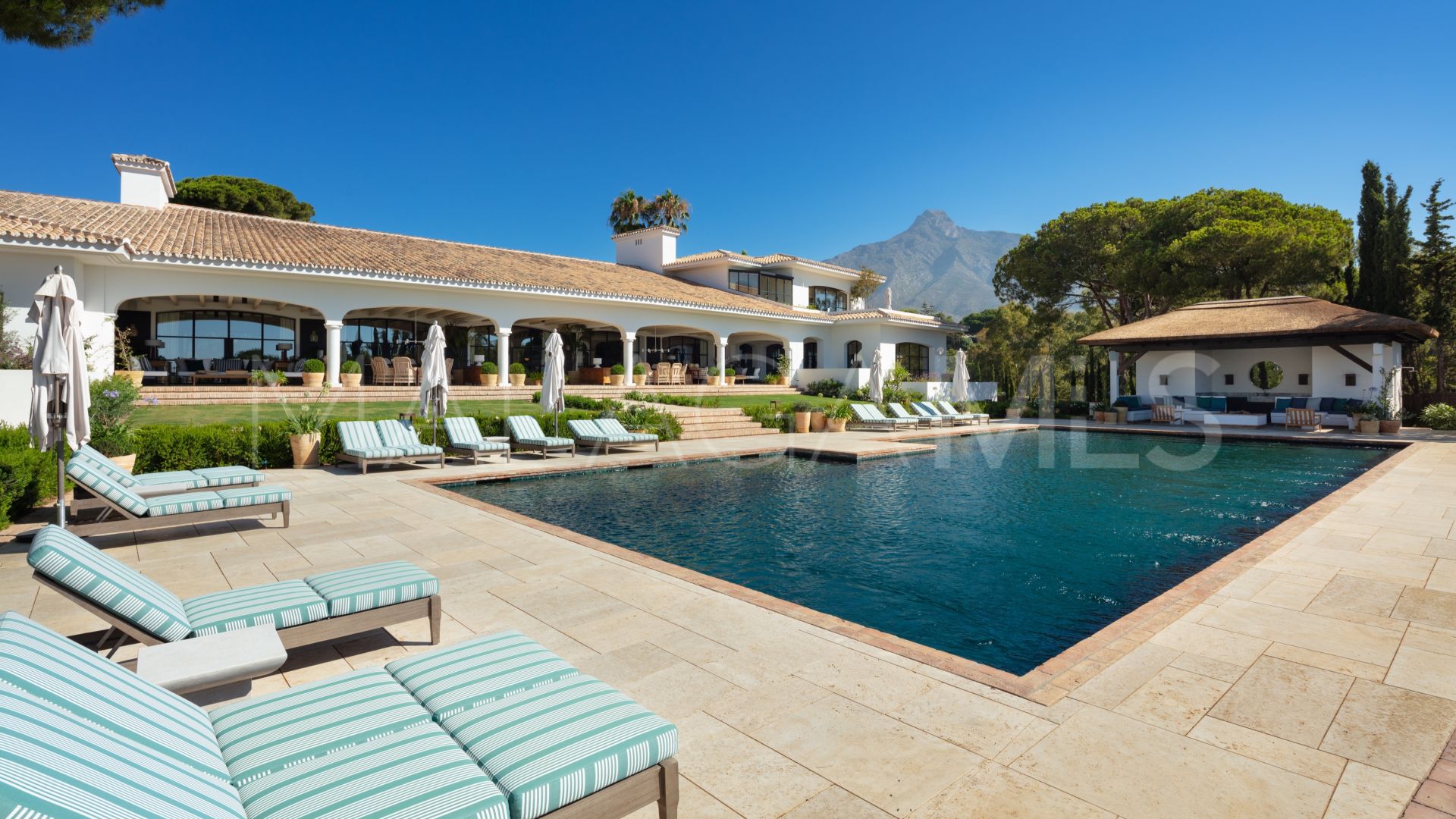 Villa for sale in Las Lomas del Marbella Club