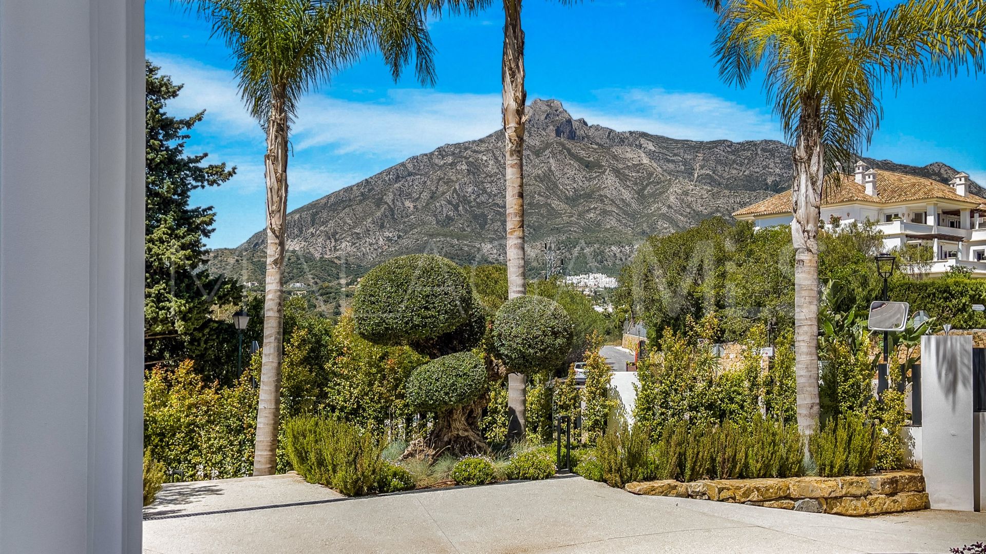 Villa for sale in Las Lomas del Marbella Club