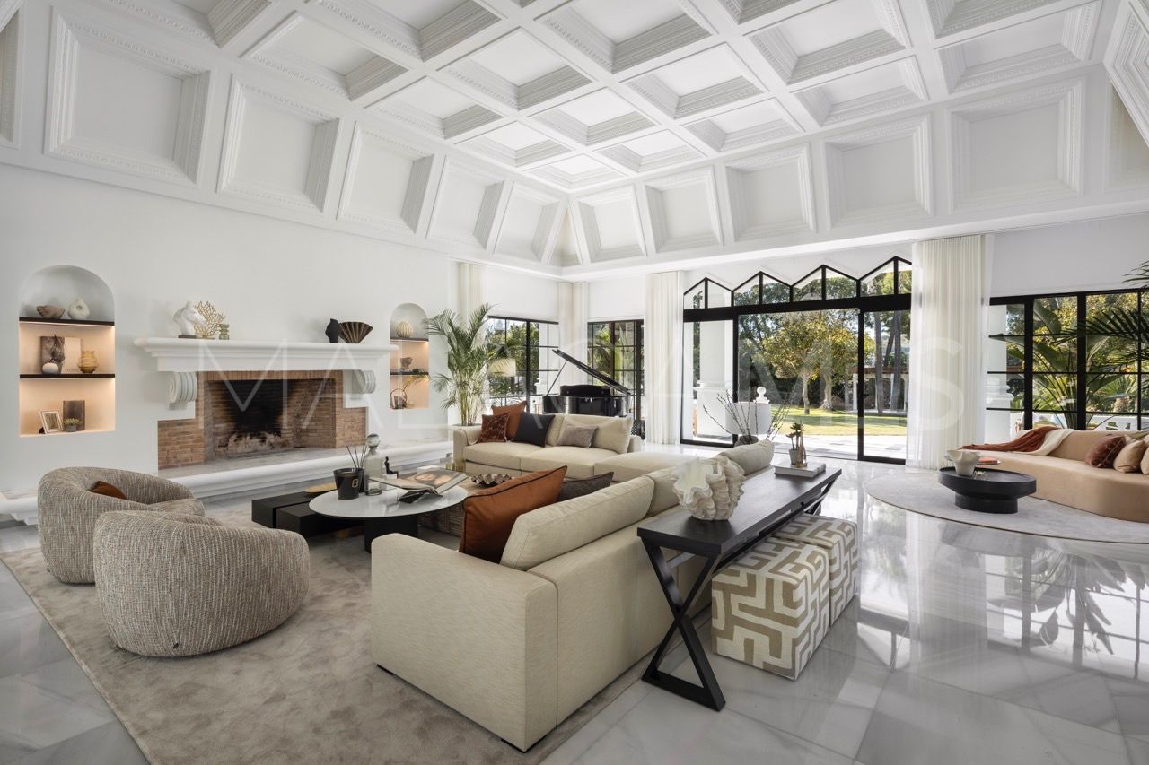 Mansion for sale in Aloha Gardens