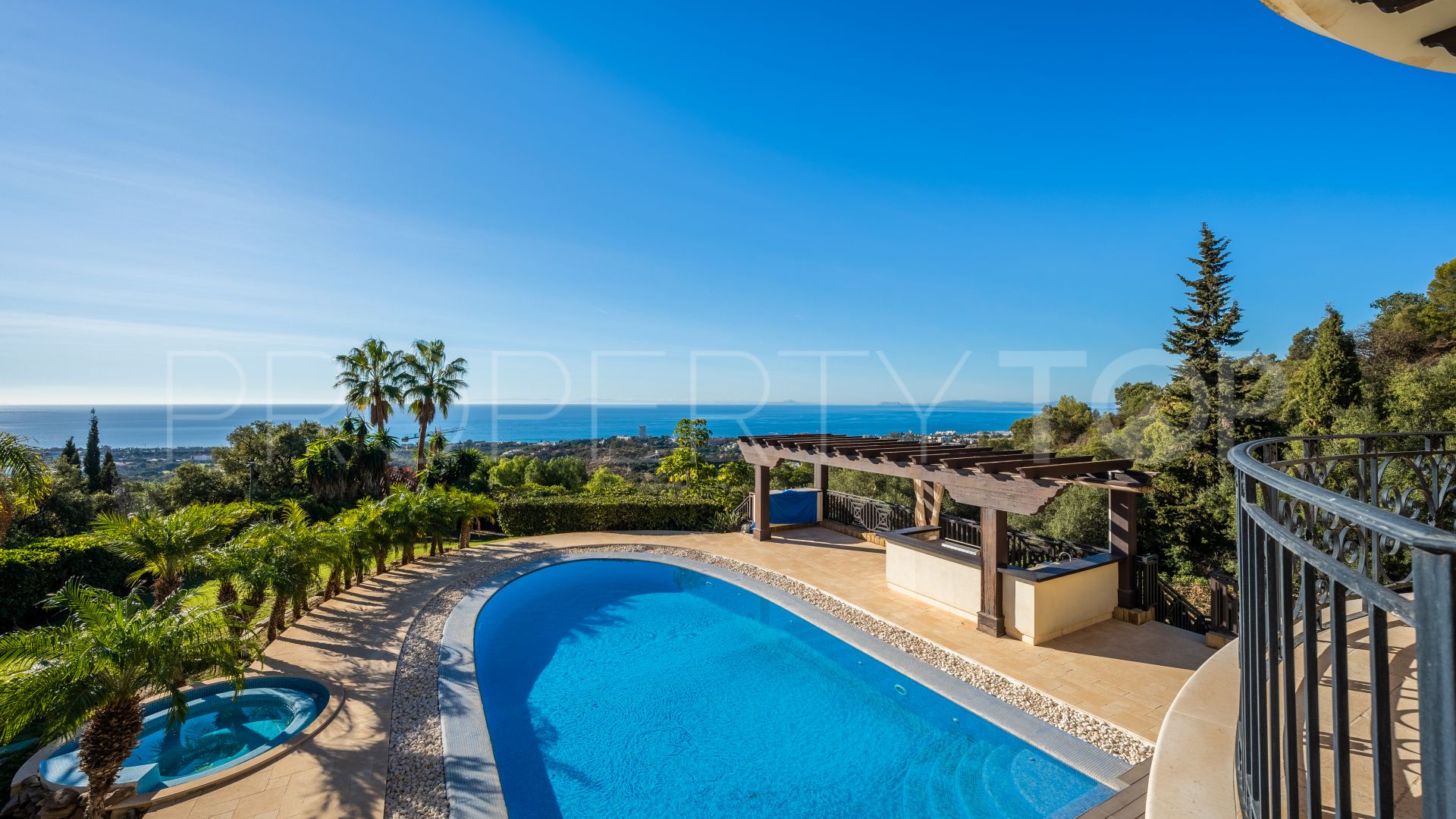 Se vende villa de 7 dormitorios en Marbella Este