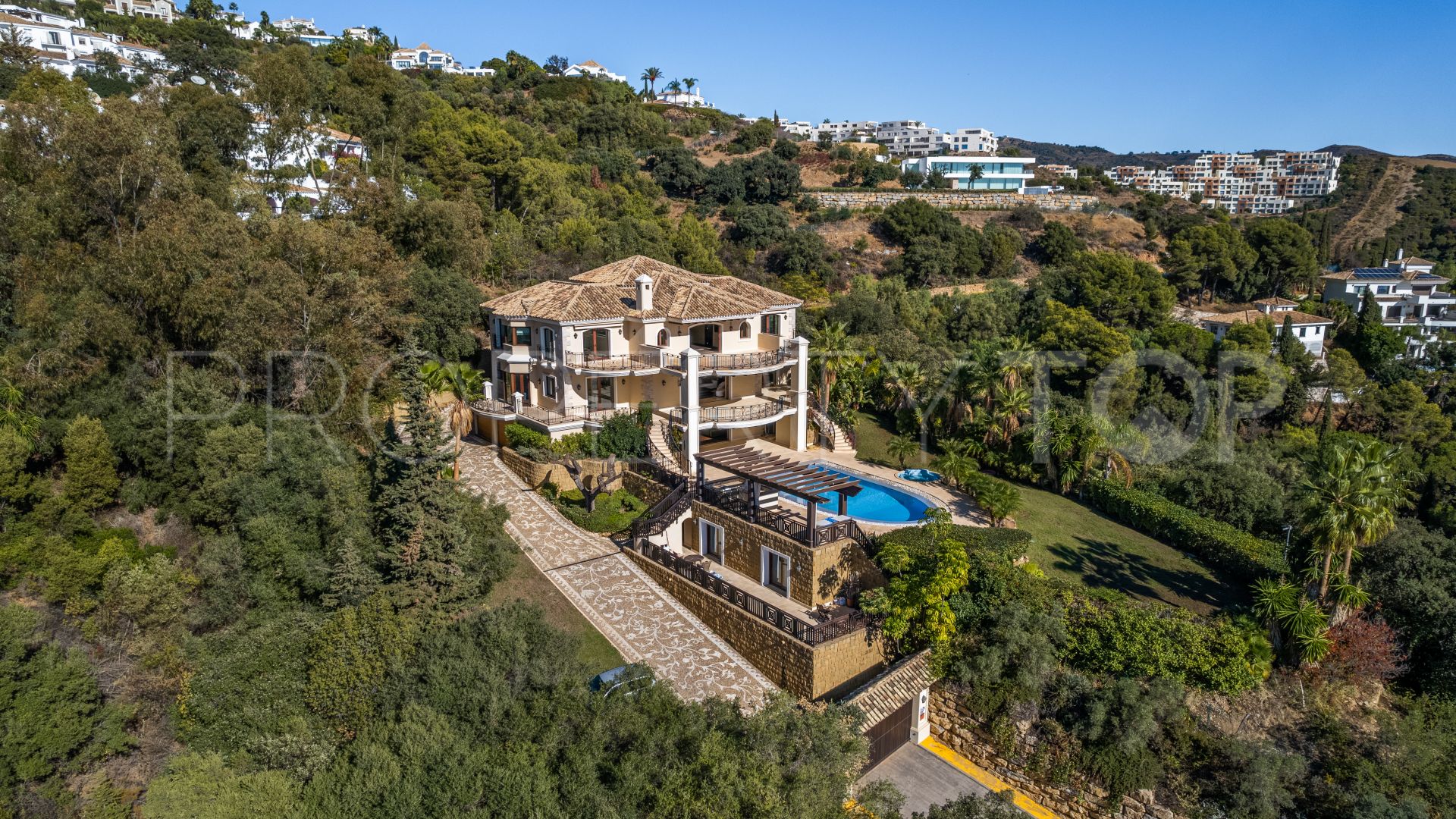 Se vende villa de 7 dormitorios en Marbella Este