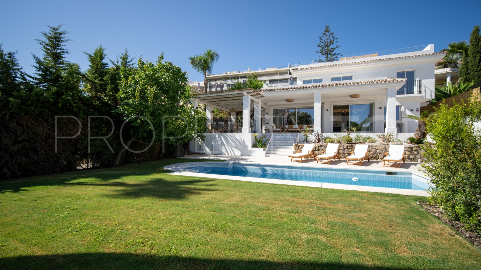 Se vende villa en Nueva Andalucia