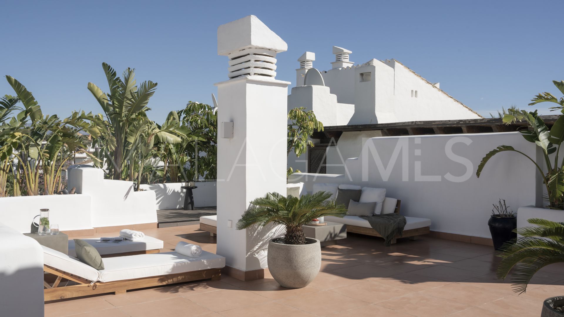 Se vende atico de 2 bedrooms in Alcazaba Beach