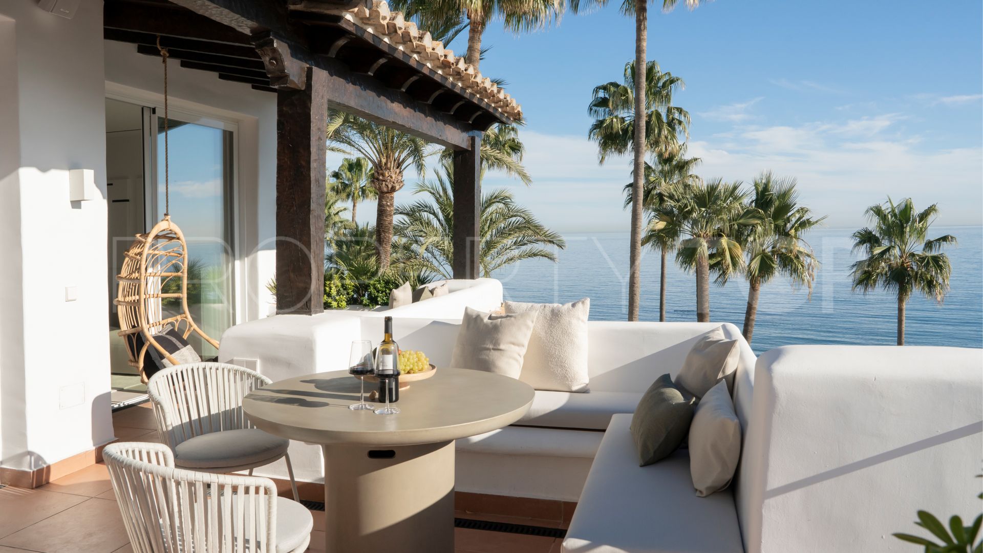 For sale 2 bedrooms penthouse in Estepona