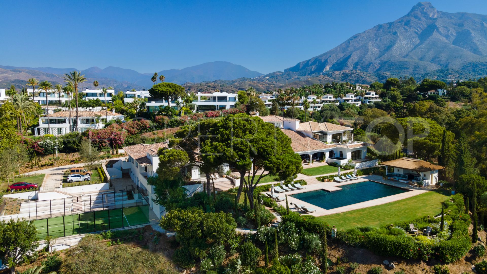 Marbella Golden Mile, villa con 16 dormitorios en venta