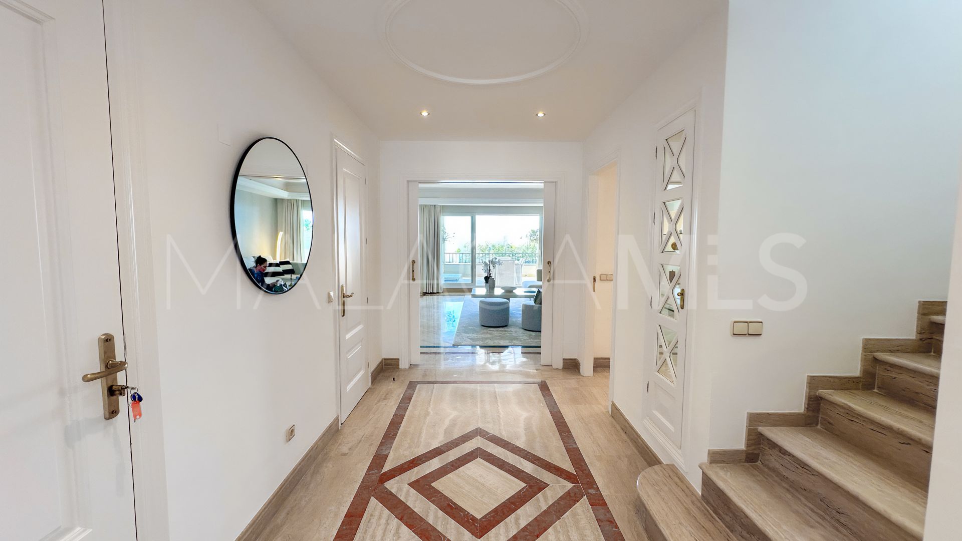Se vende atico duplex in Lomas de Sierra Blanca with 3 bedrooms
