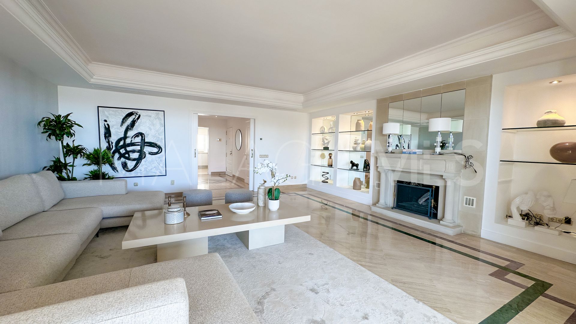 Se vende atico duplex in Lomas de Sierra Blanca with 3 bedrooms