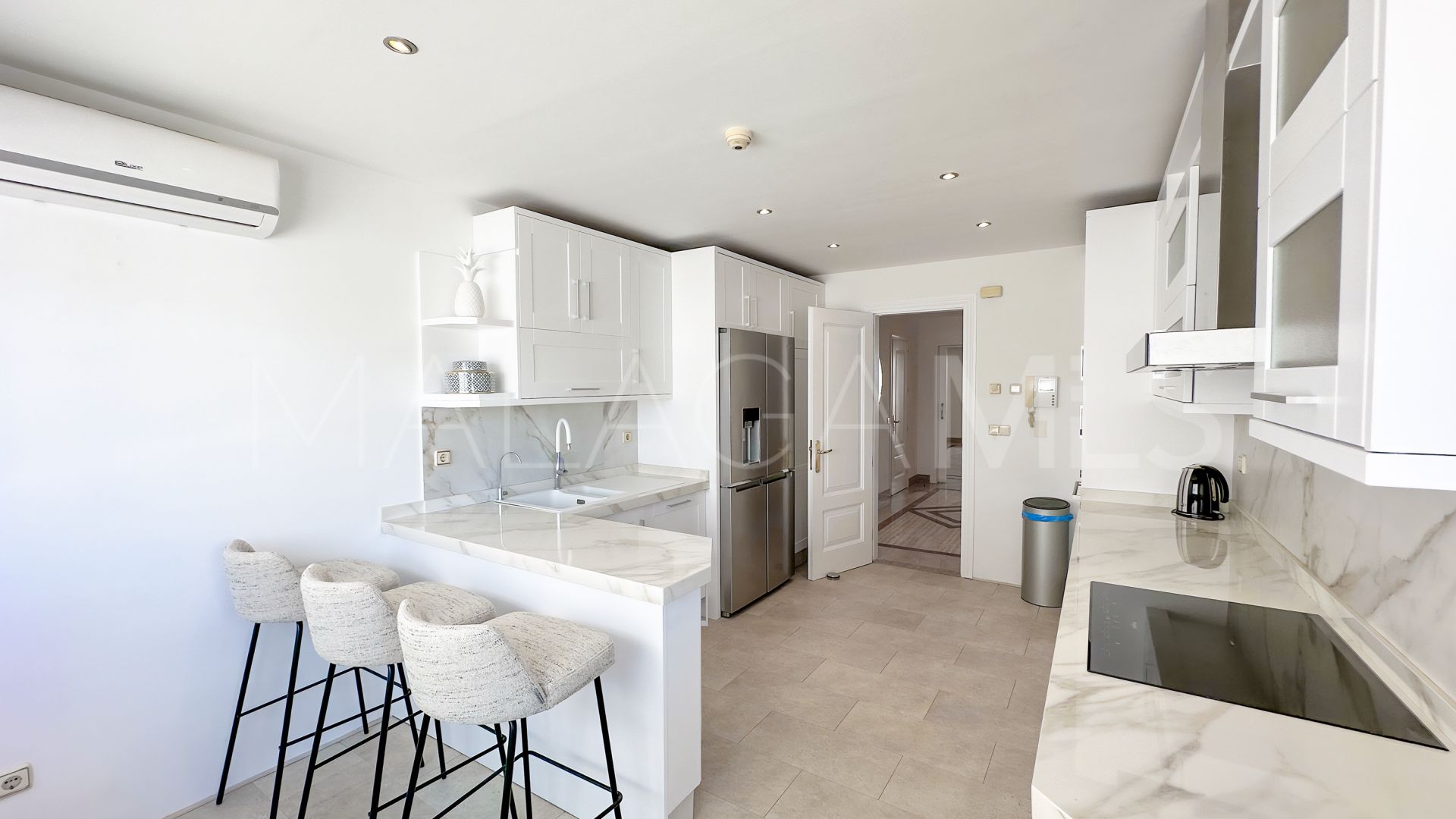 Se vende atico duplex in Lomas de Sierra Blanca with 3 bedrooms